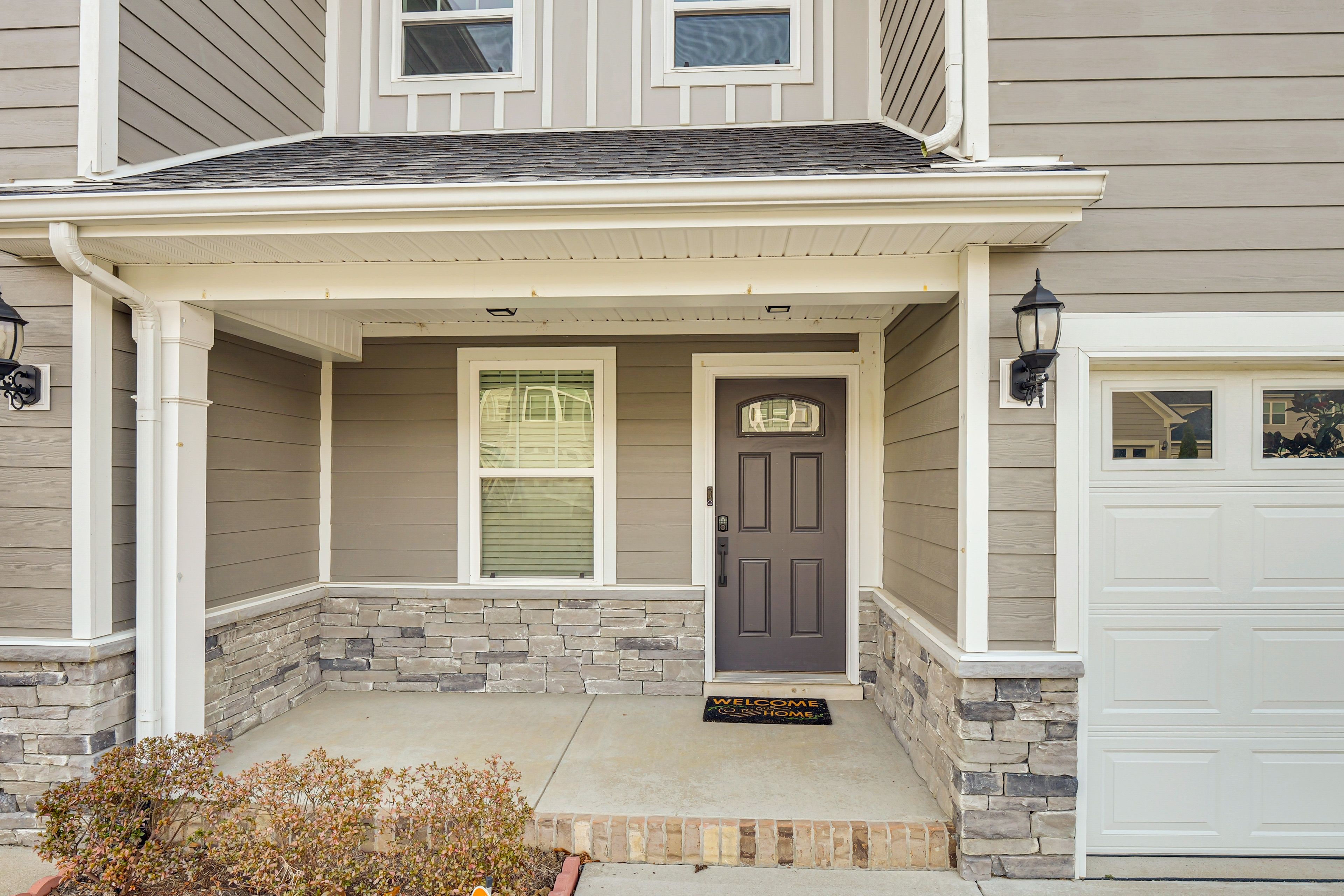 Exterior | Driveway (2 Vehicles) | Garage (1 Vehicle)