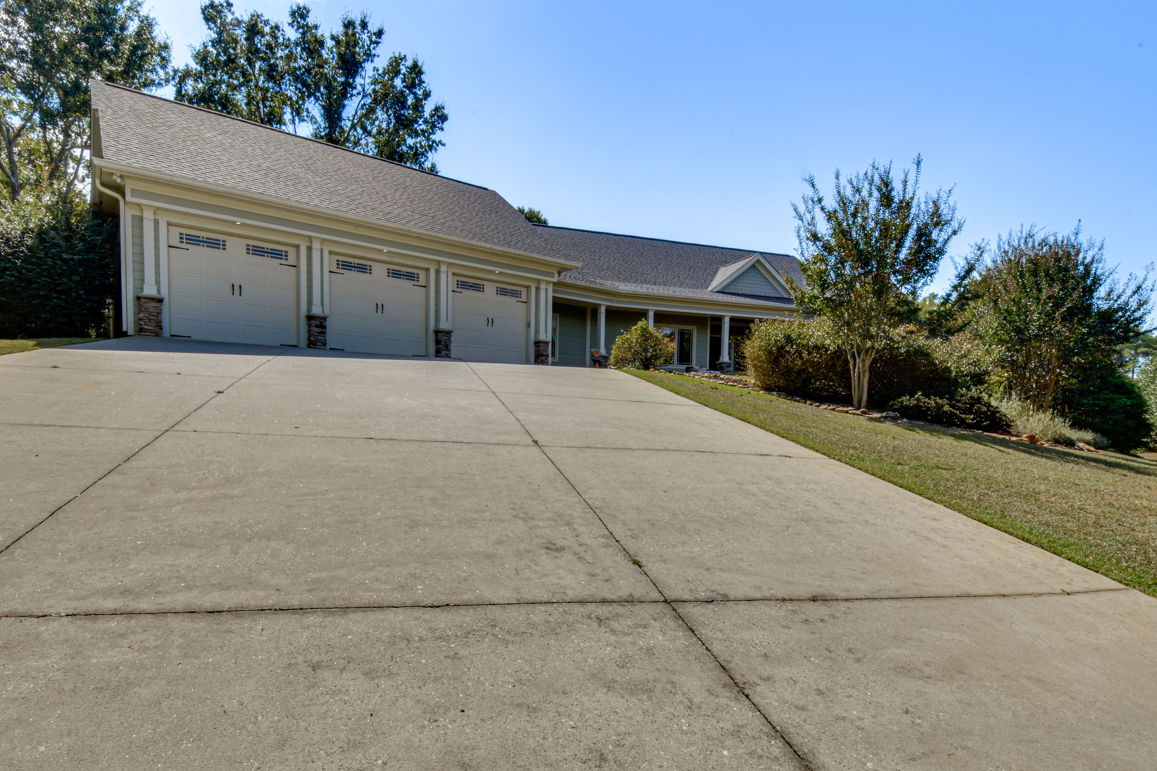 Garage (3) | Driveway (3)
