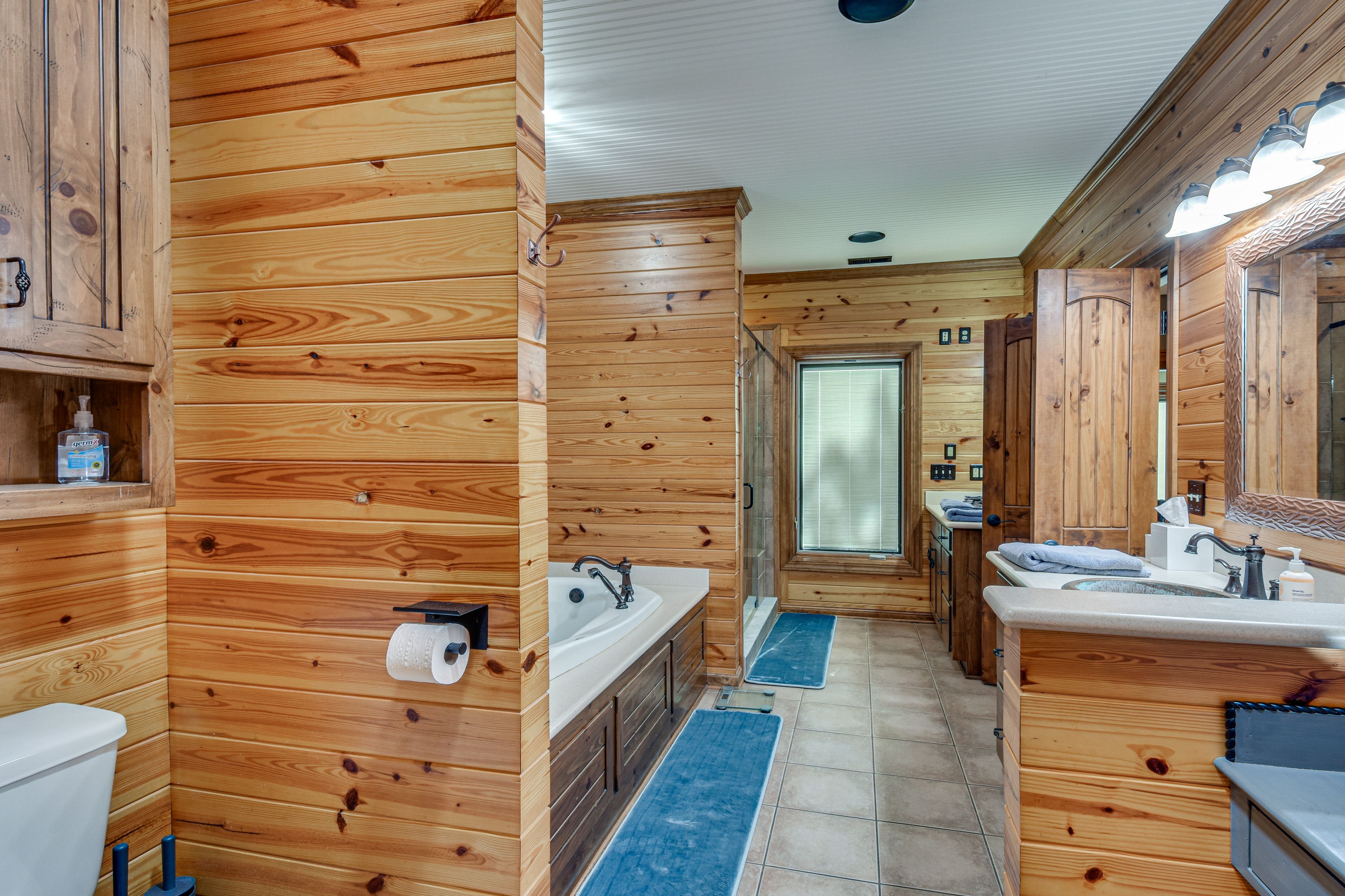 Bathroom | Main Level