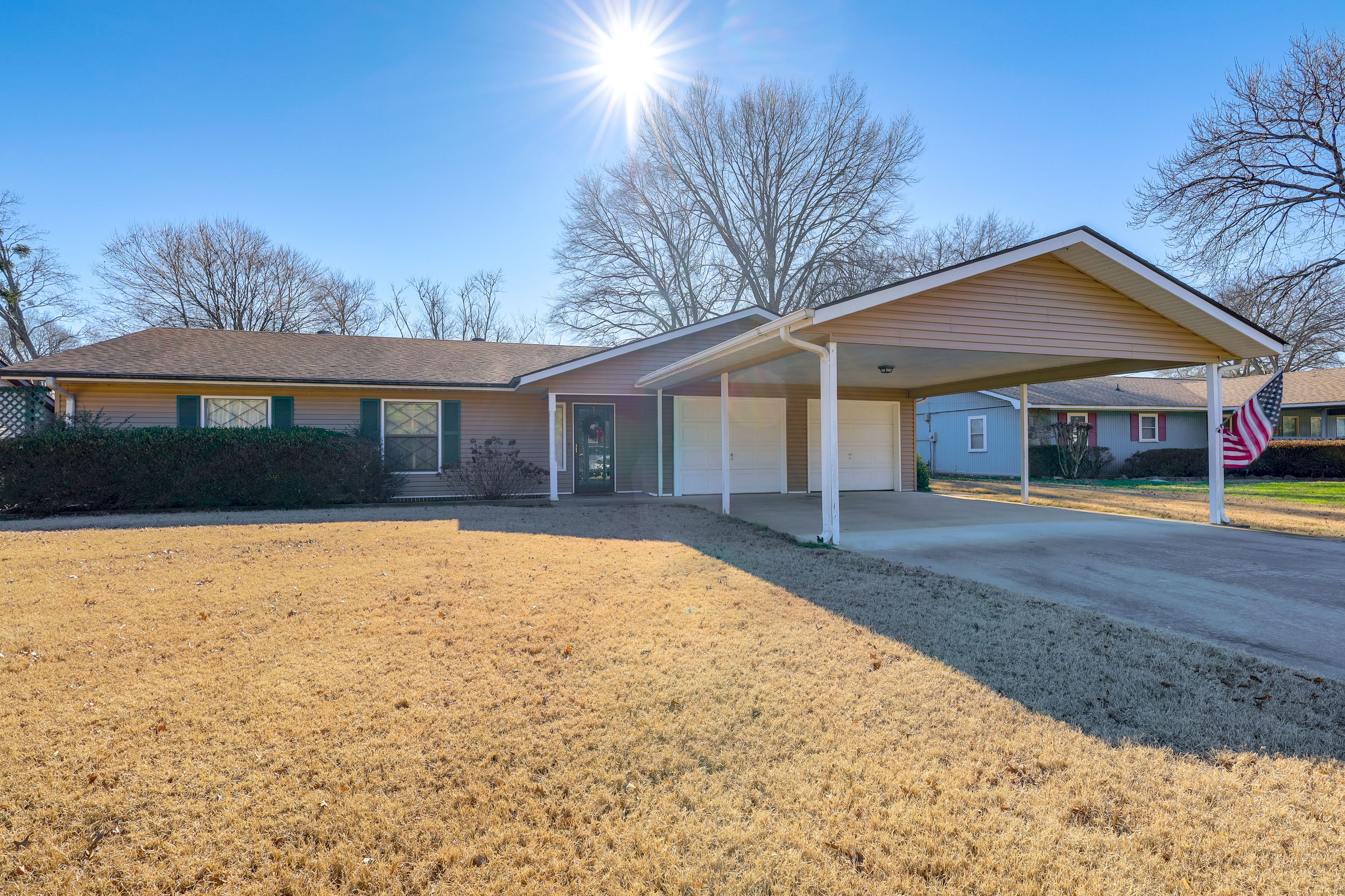 Parking | Carport (2 Vehicles) | Driveway (4 Vehicles)