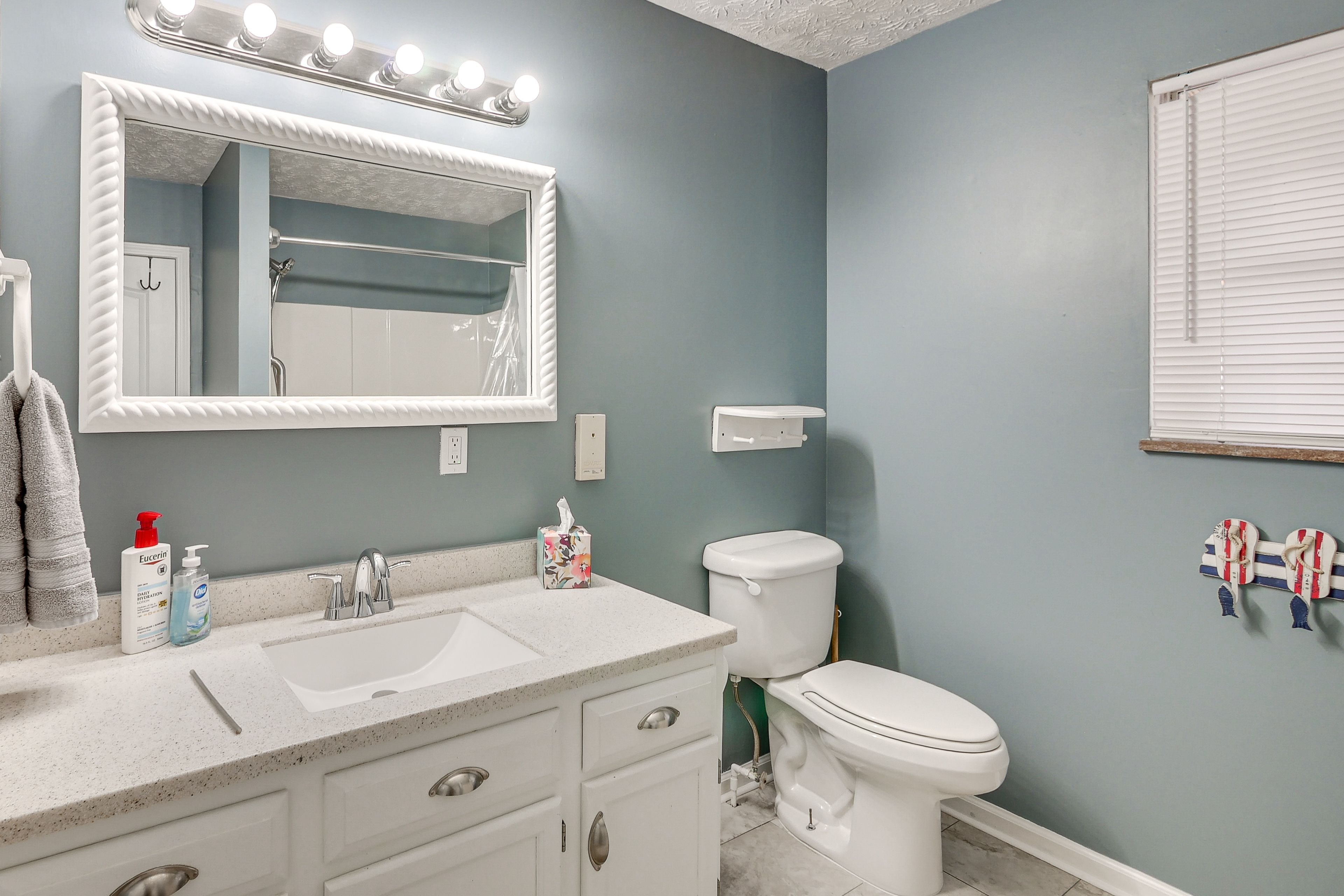 Full Bathroom | 1st Floor