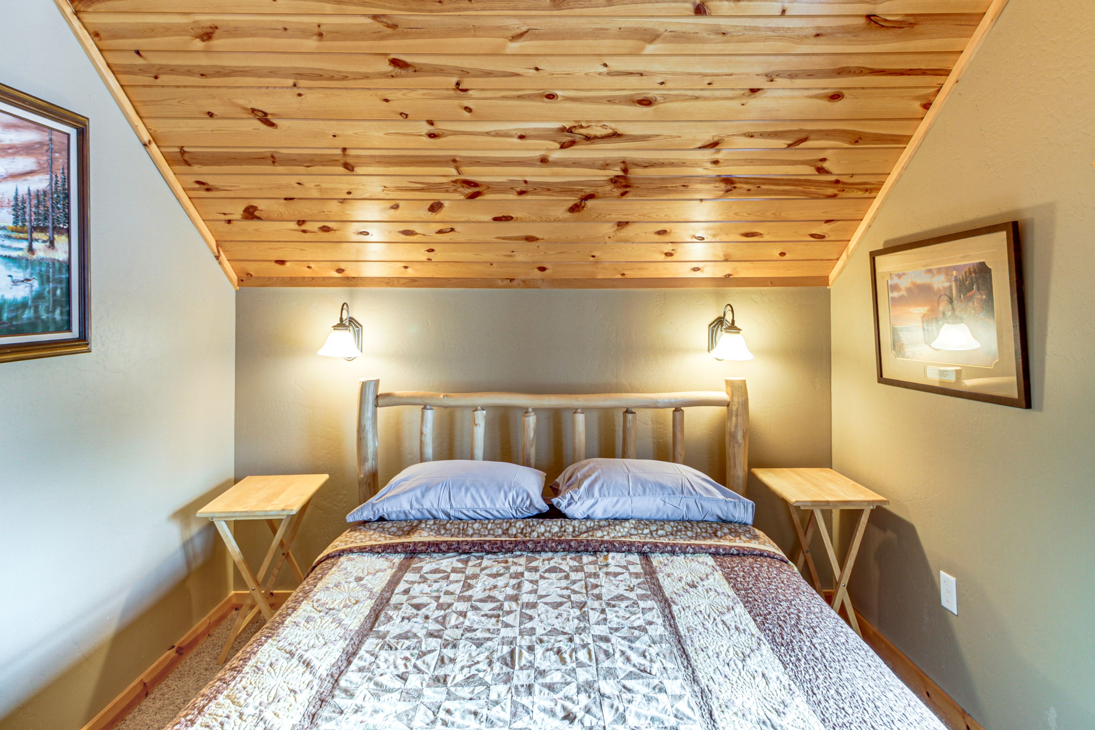 Bedroom 5 | Upper Level | Queen Bed