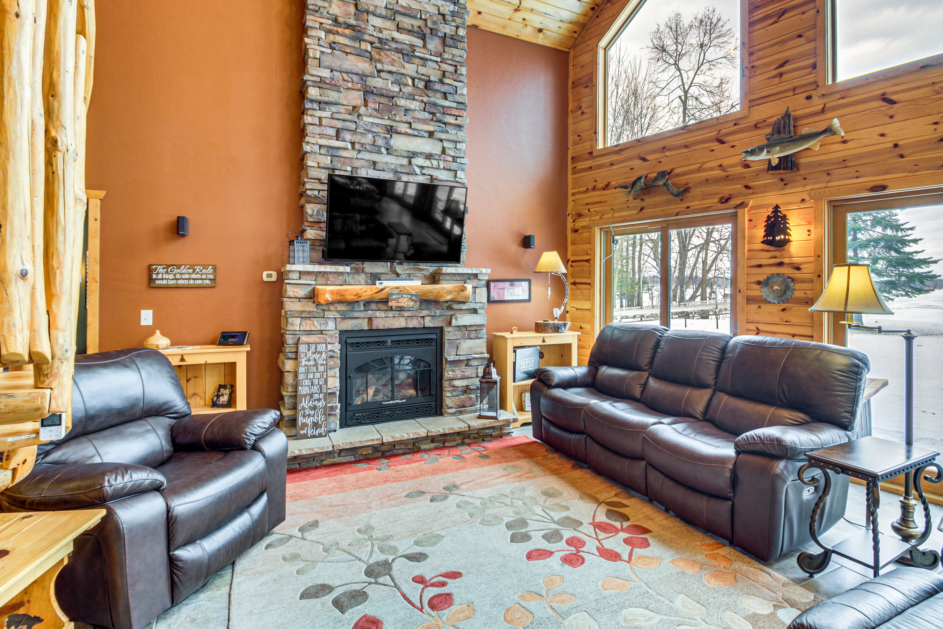 Living Room | Main Level | Fireplace