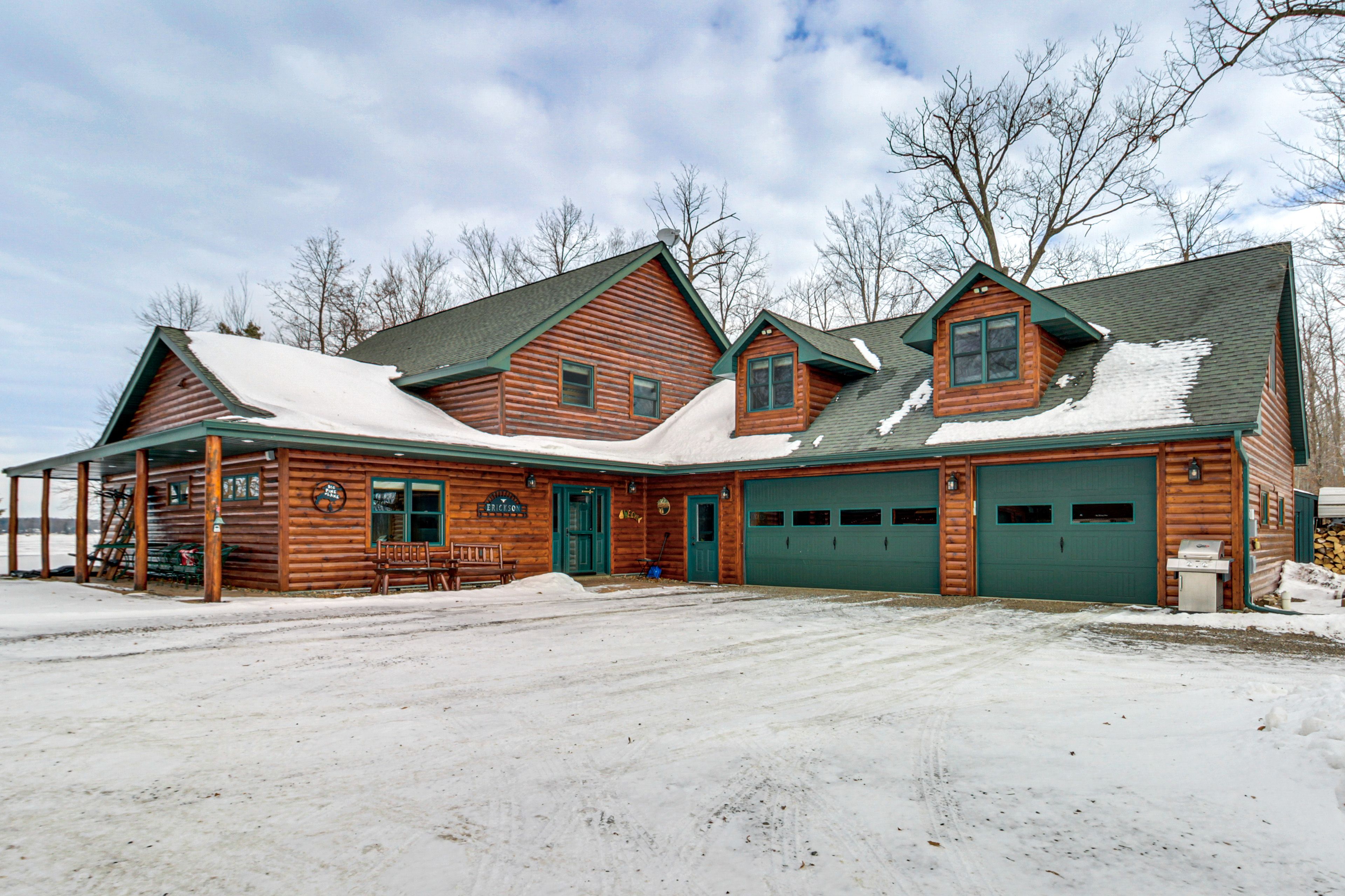 Parking | Garage (2 Vehicles) | Driveway (5 Vehicles)