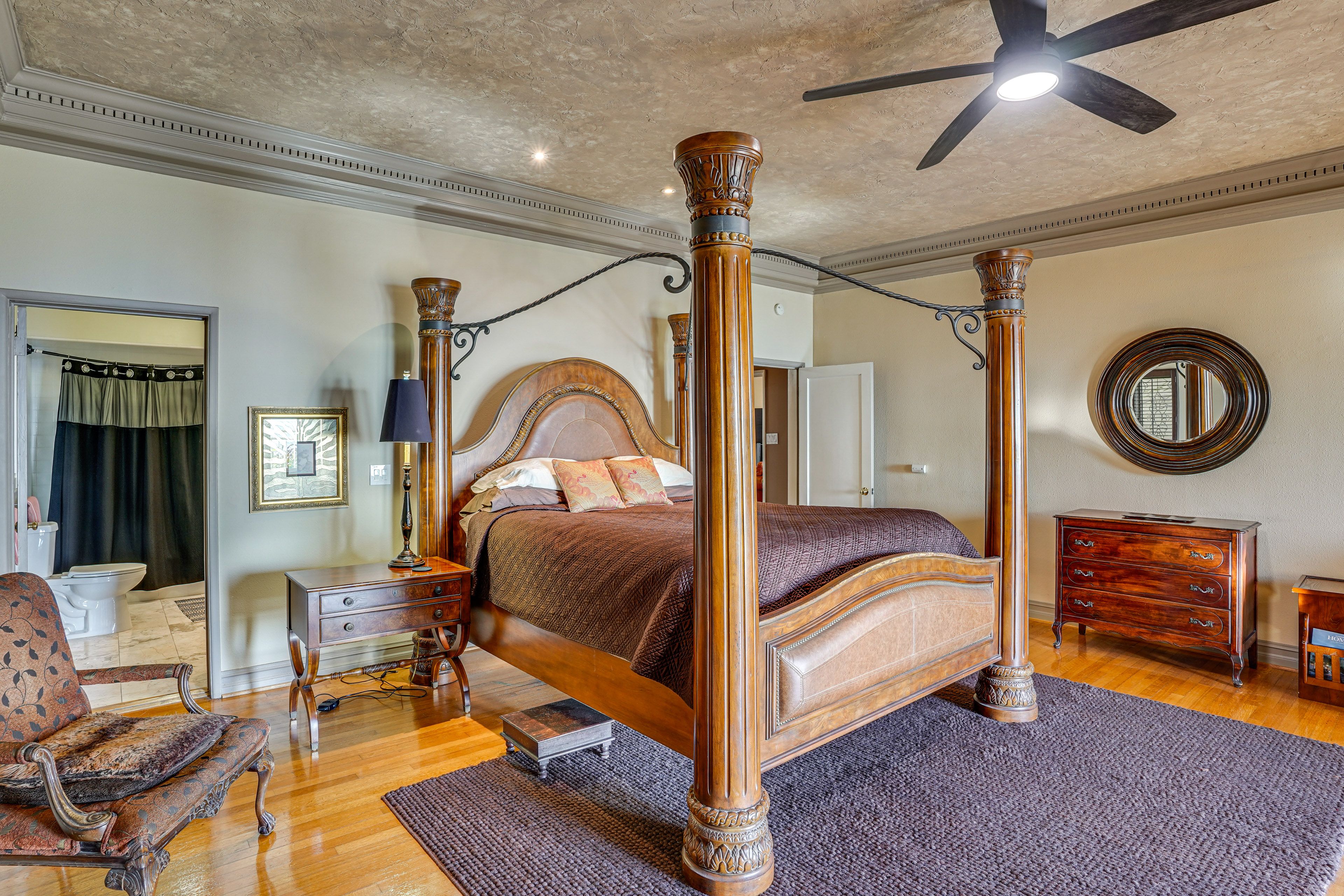 Bedroom 1 | King Bed | Linens