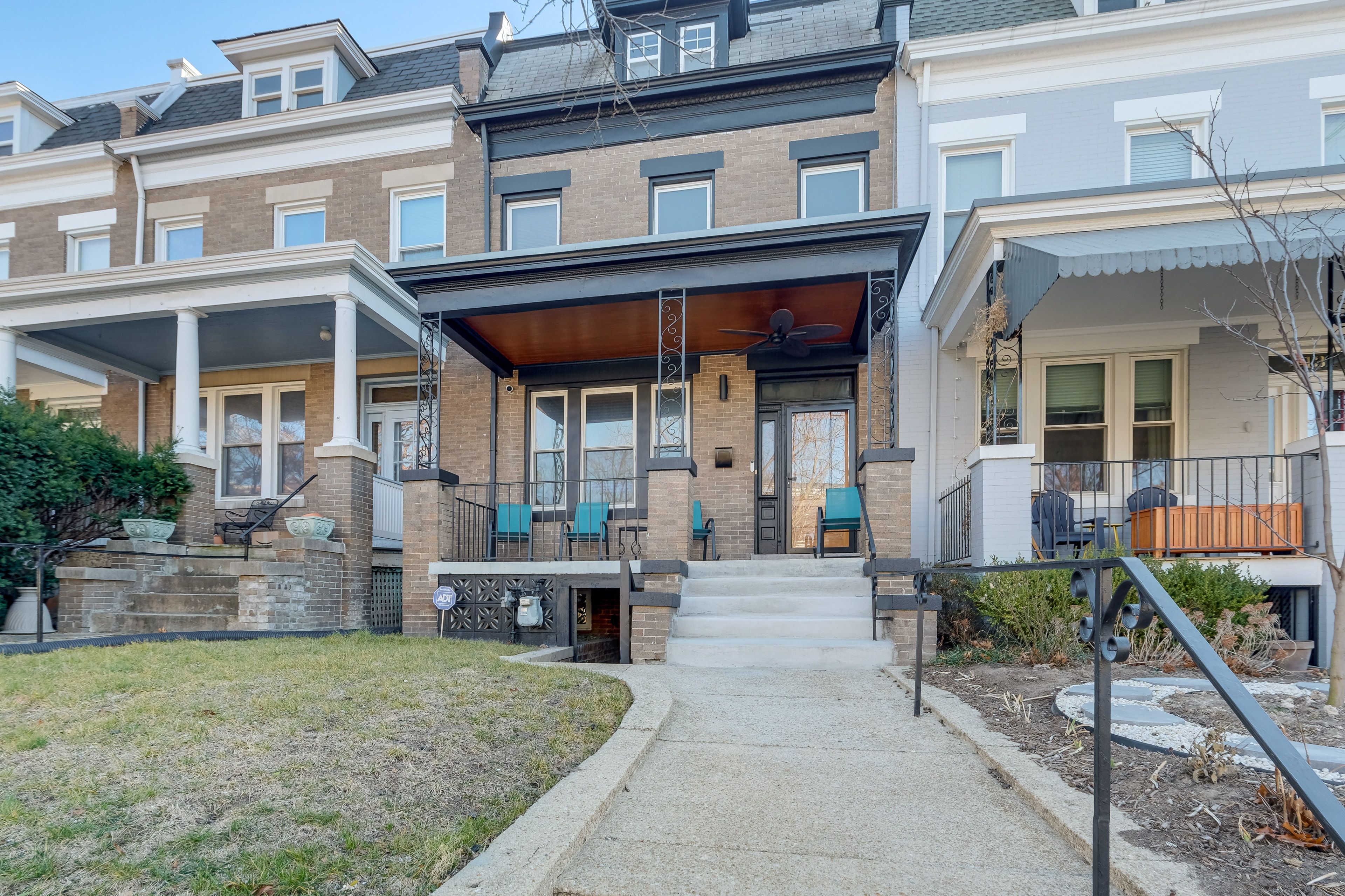 Property Exterior | Single-Story Apartment