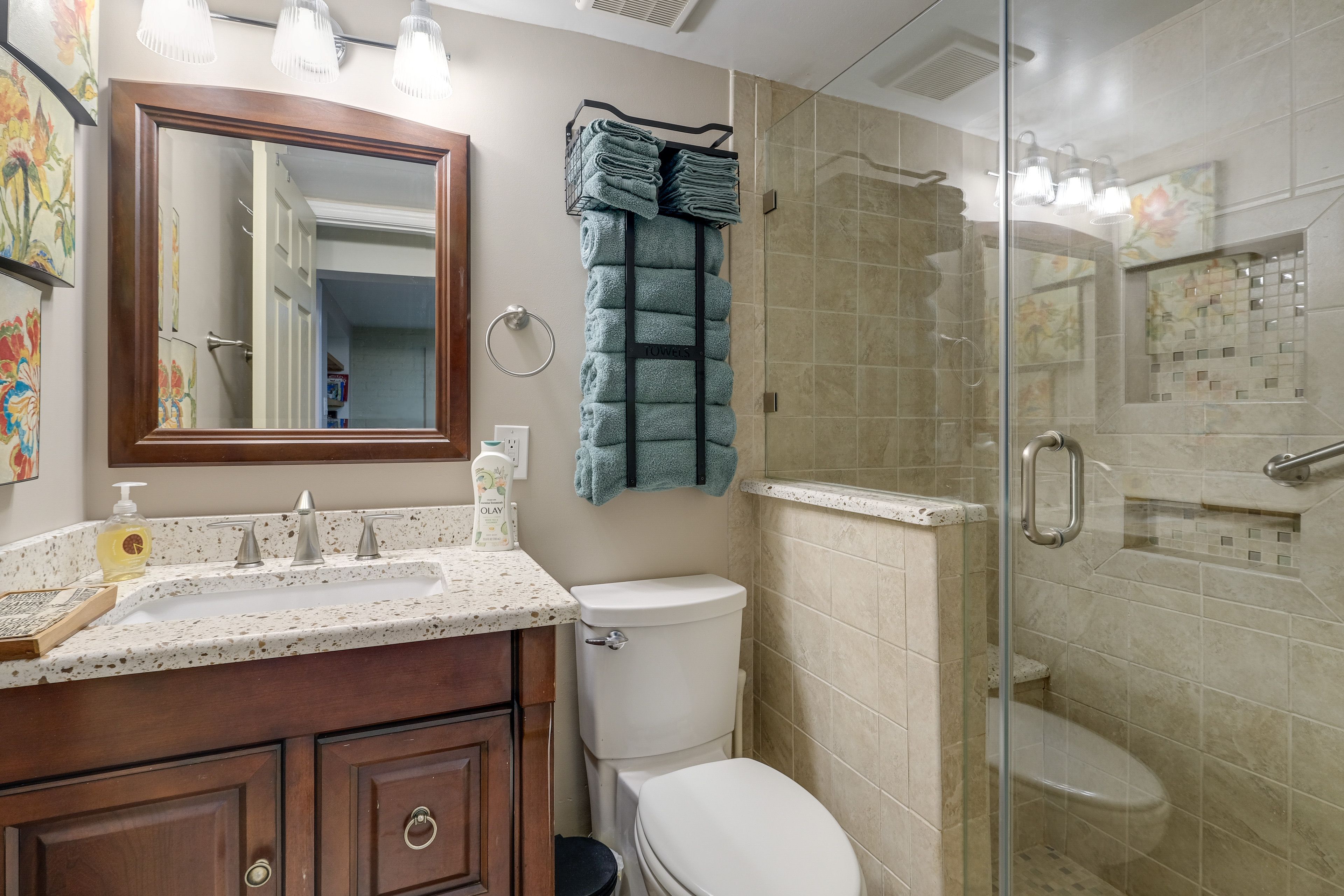 Full Bathroom | Towels Provided