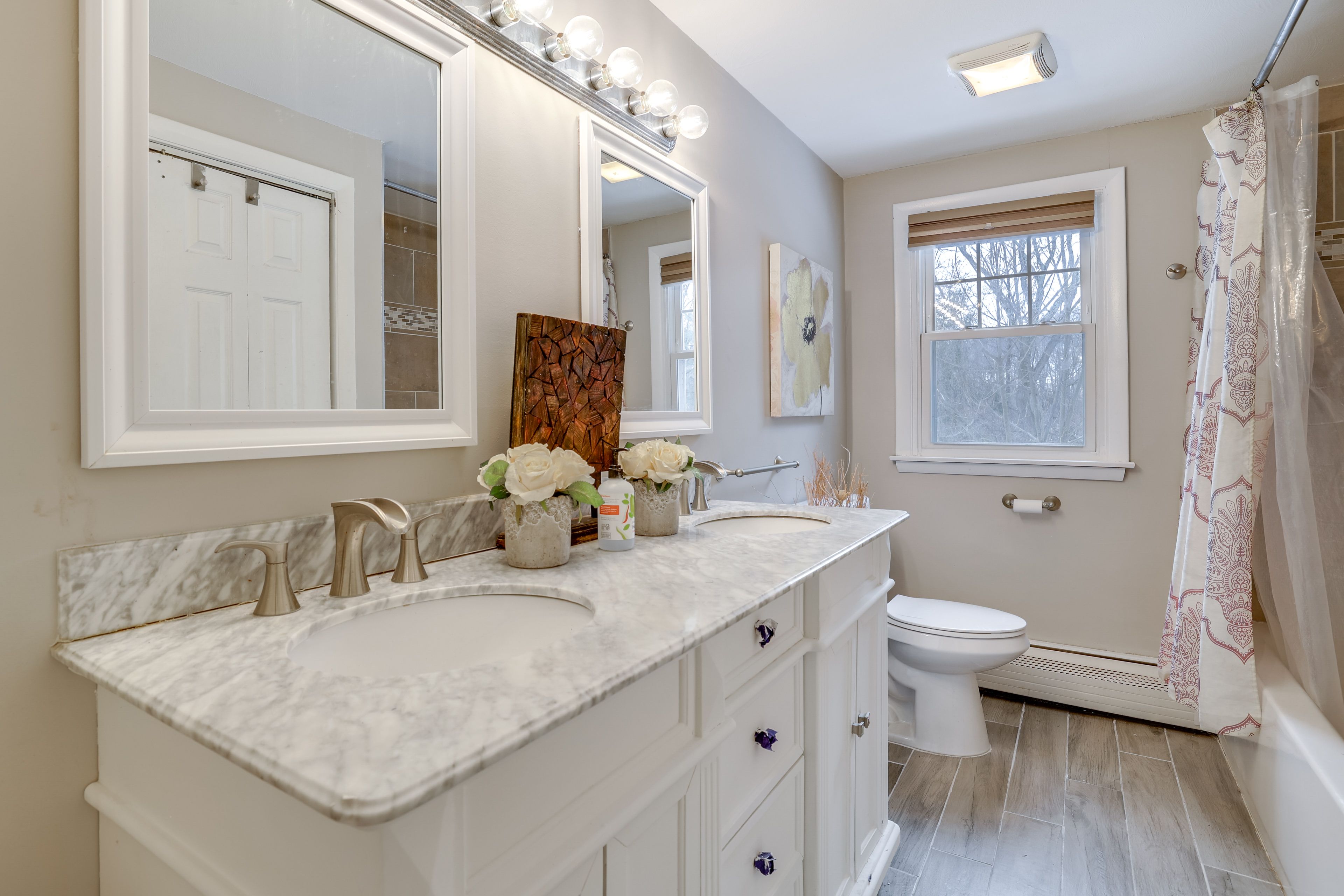 Full Bathroom | 2nd Floor