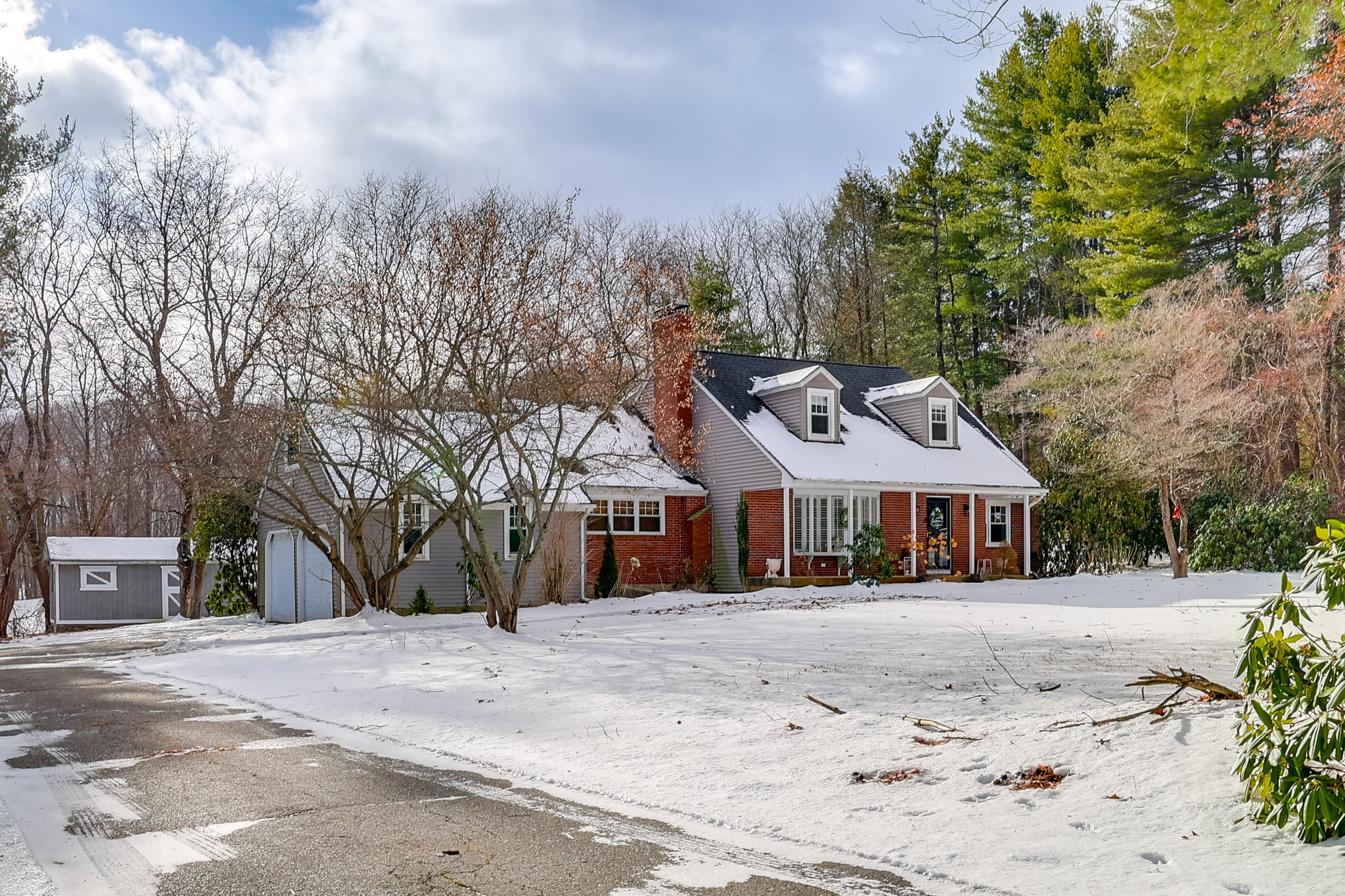 Parking | Driveway (8 Vehicles)