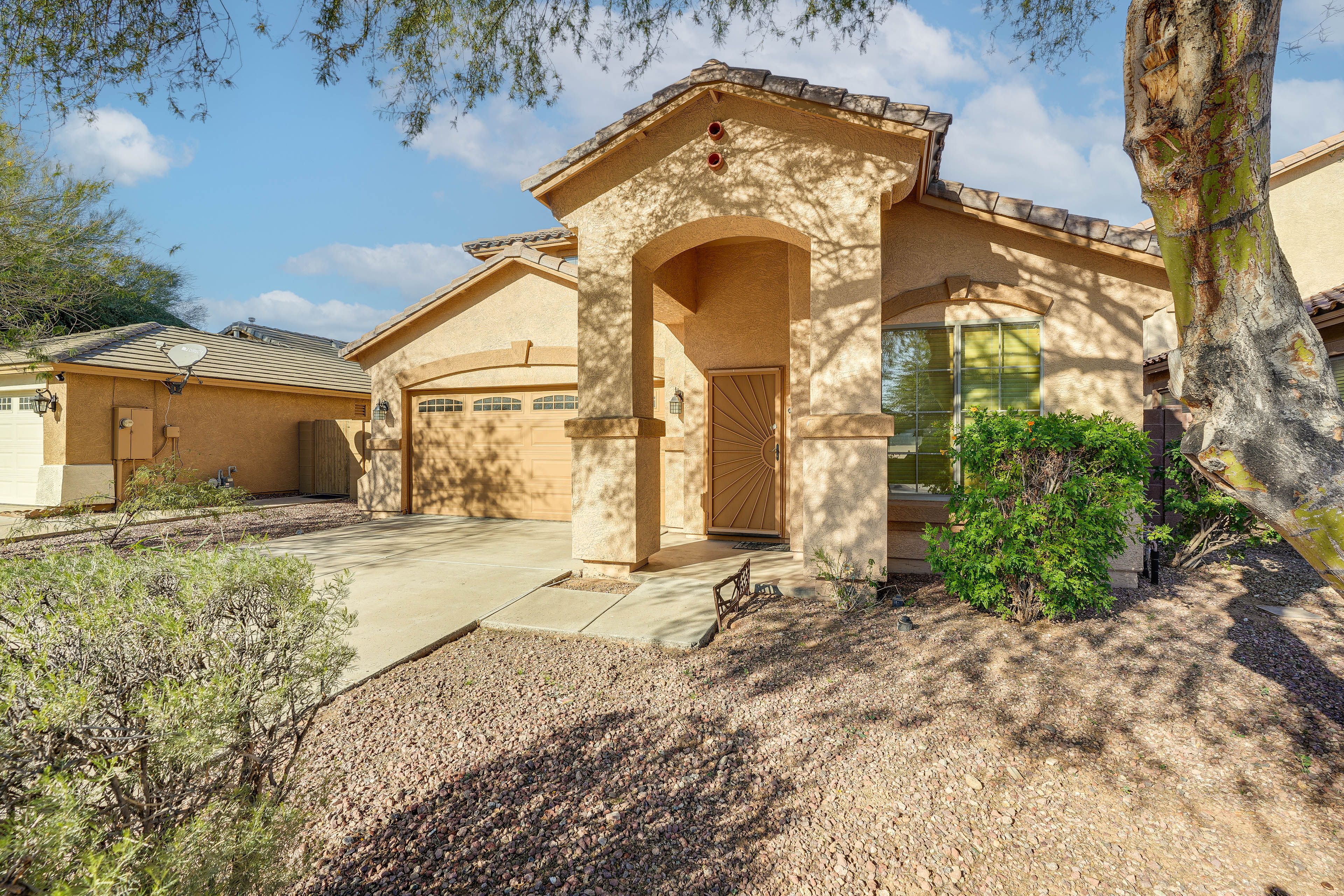 Entryway | 2 Steps to Enter Via Front Door