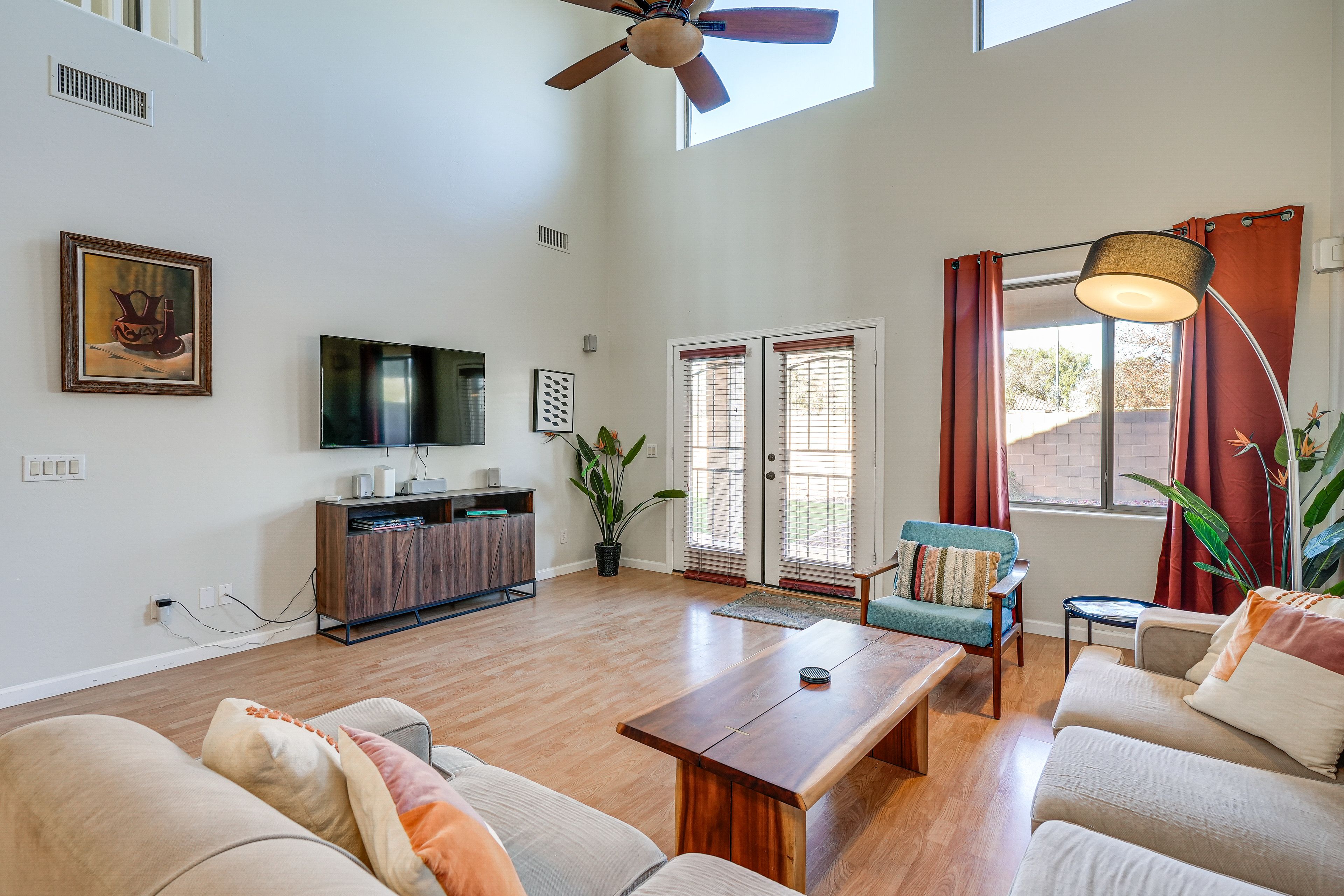 Living Room | Central A/C & Heating | Free WiFi | 2,500 Sq Ft