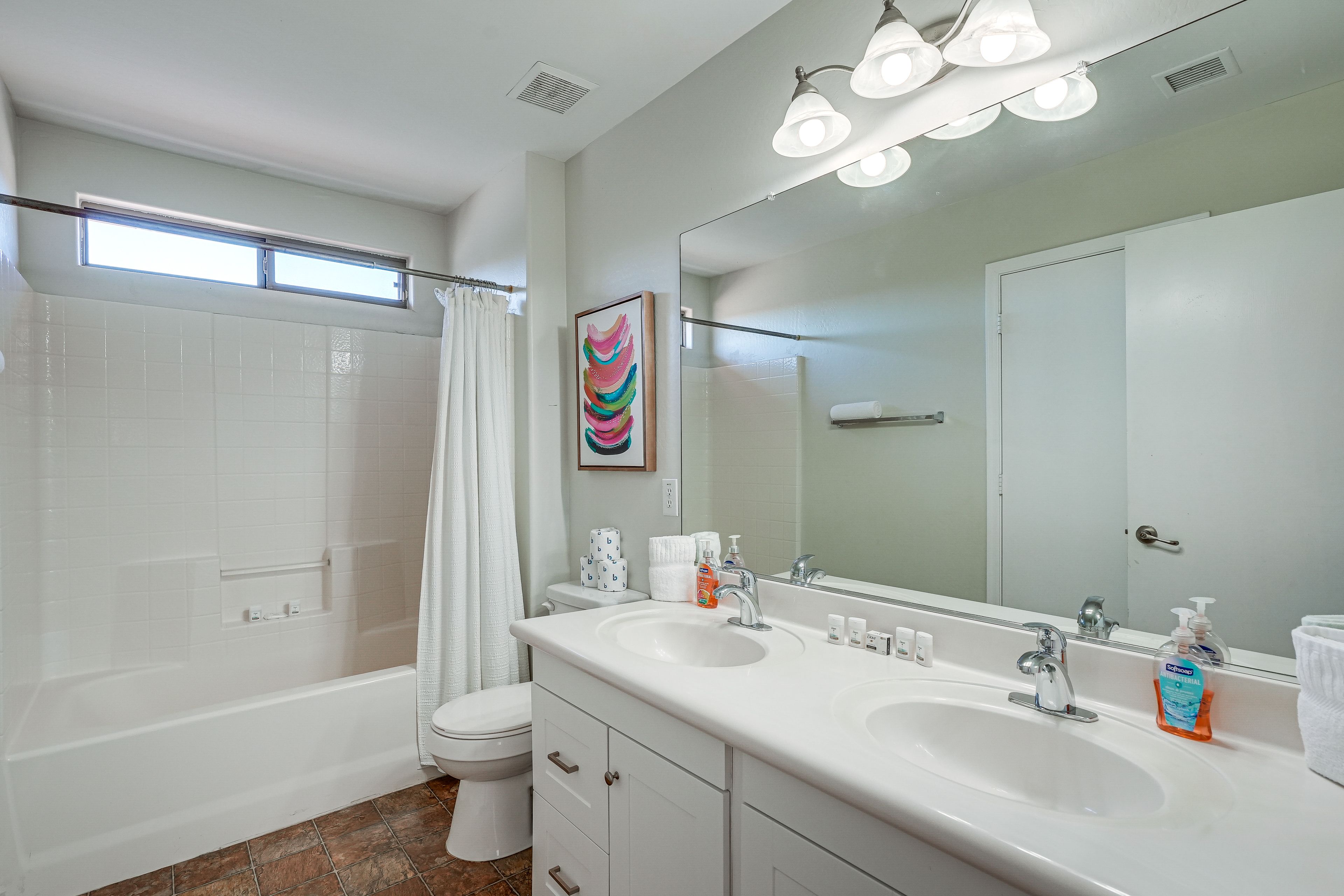 Full Bathroom | Complimentary Toiletries | Hair Dryer | 2nd Floor