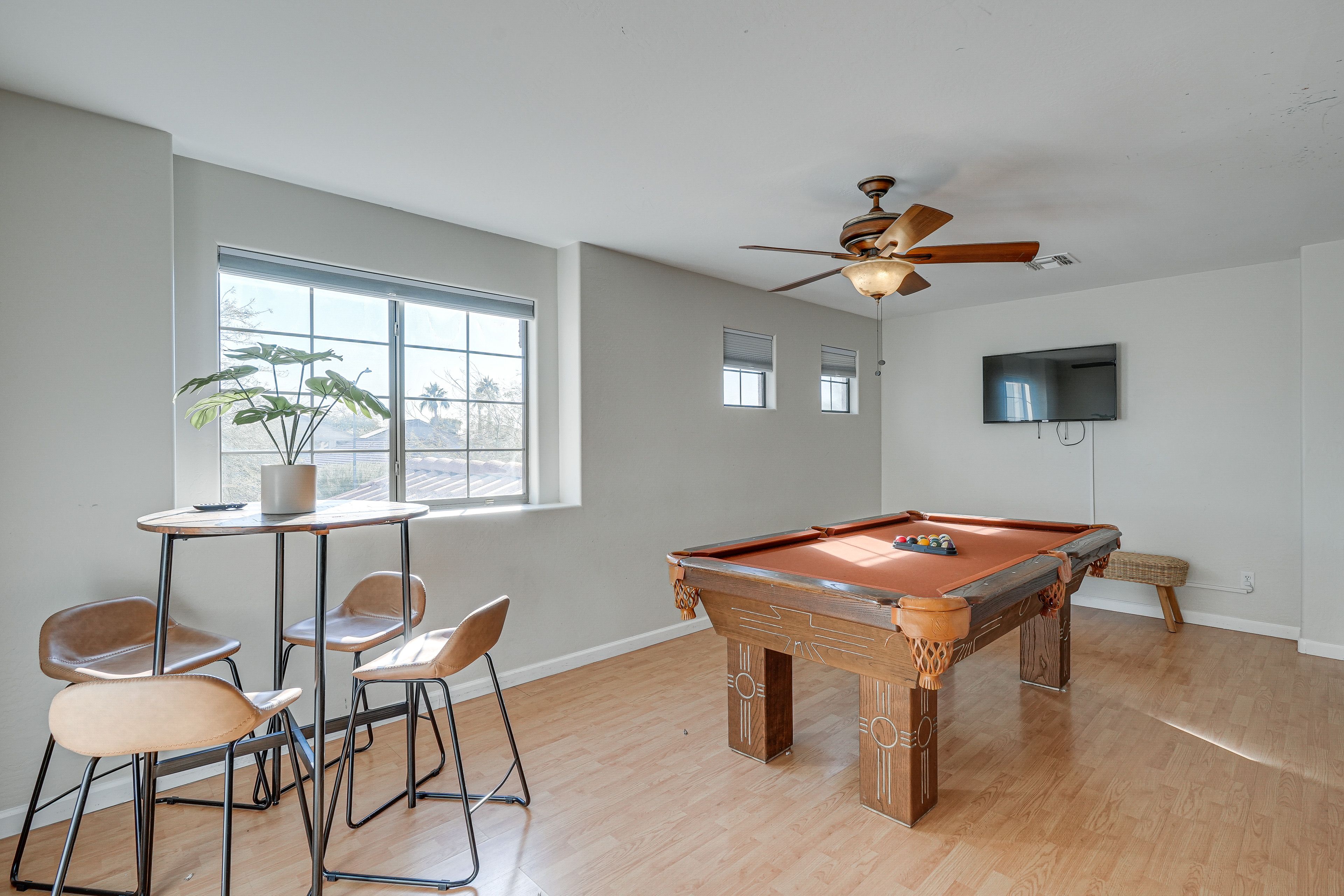 Billiards Lounge | Pool Table | TV