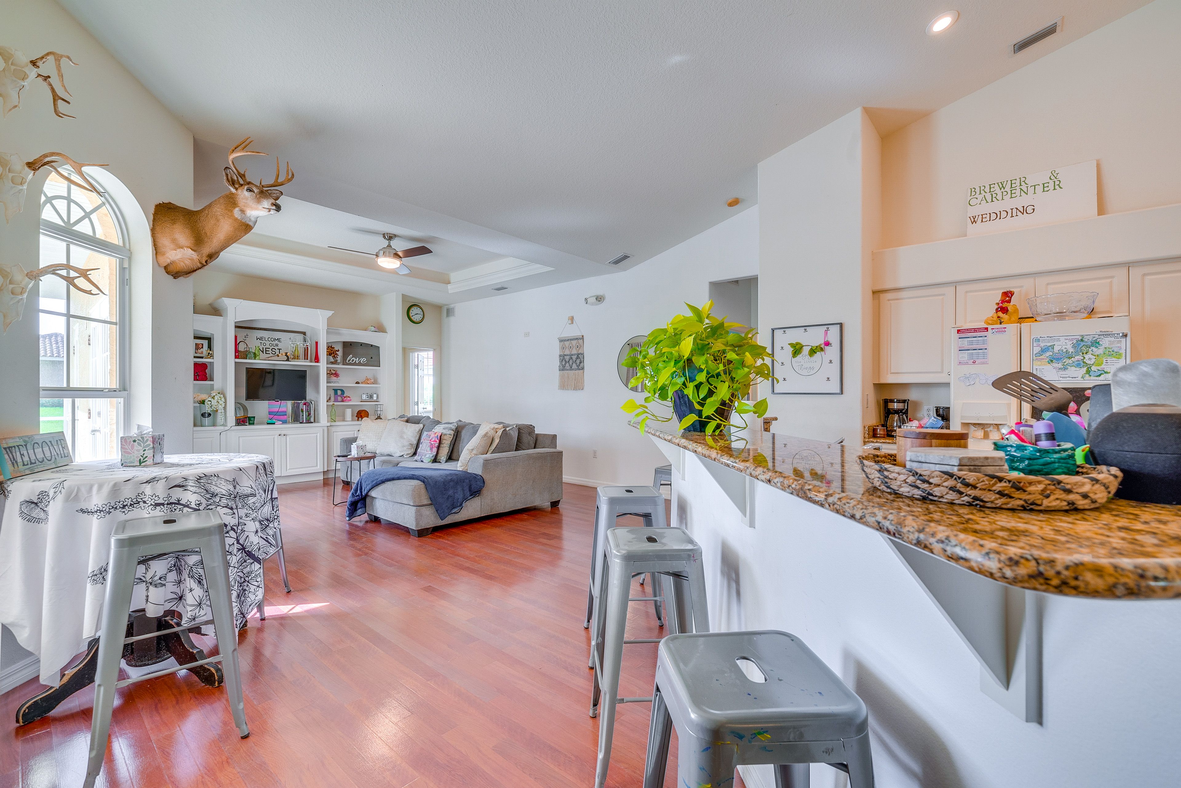 Kitchen | Breakfast Bar | Dining Table