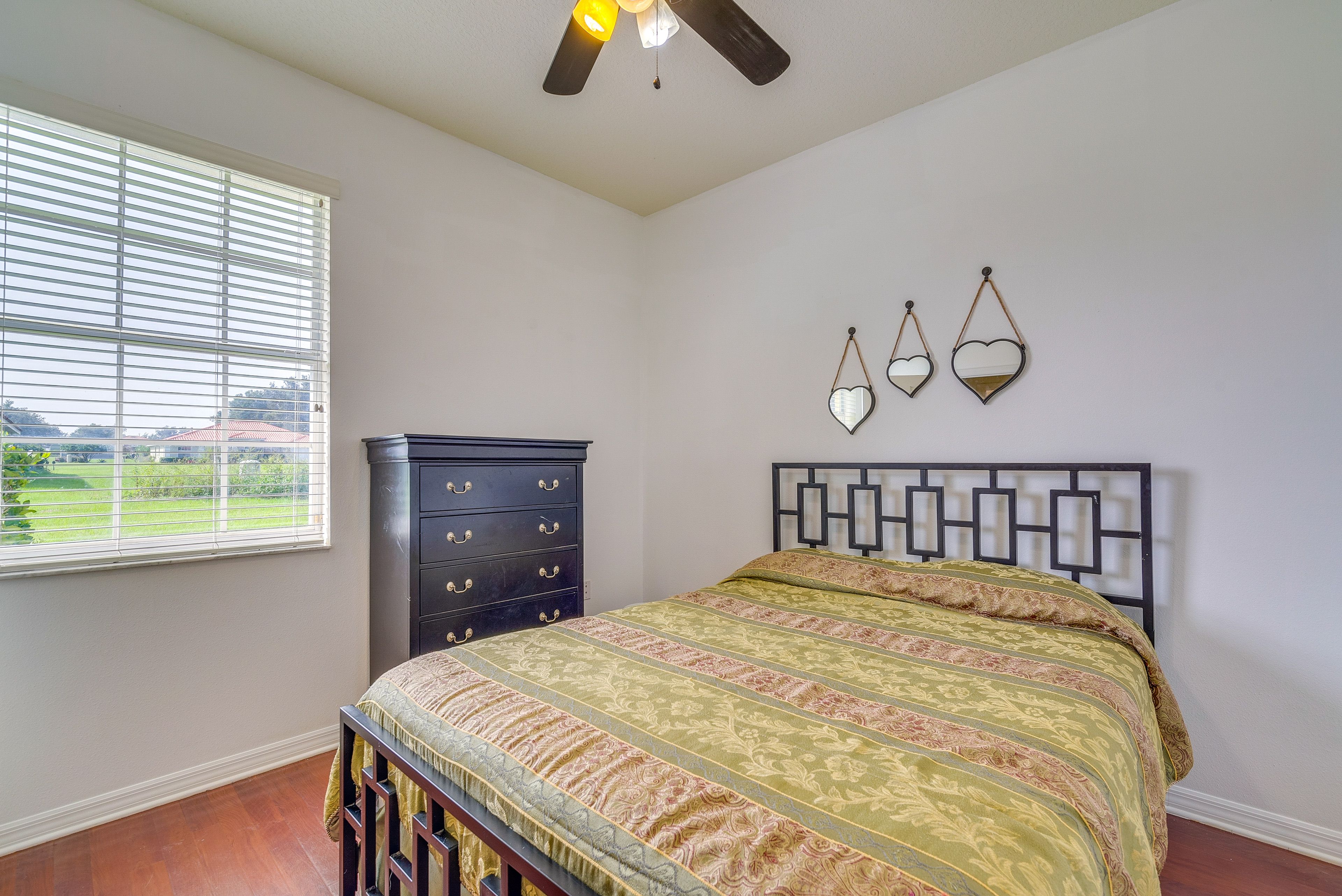 Bedroom 2 | Queen Bed