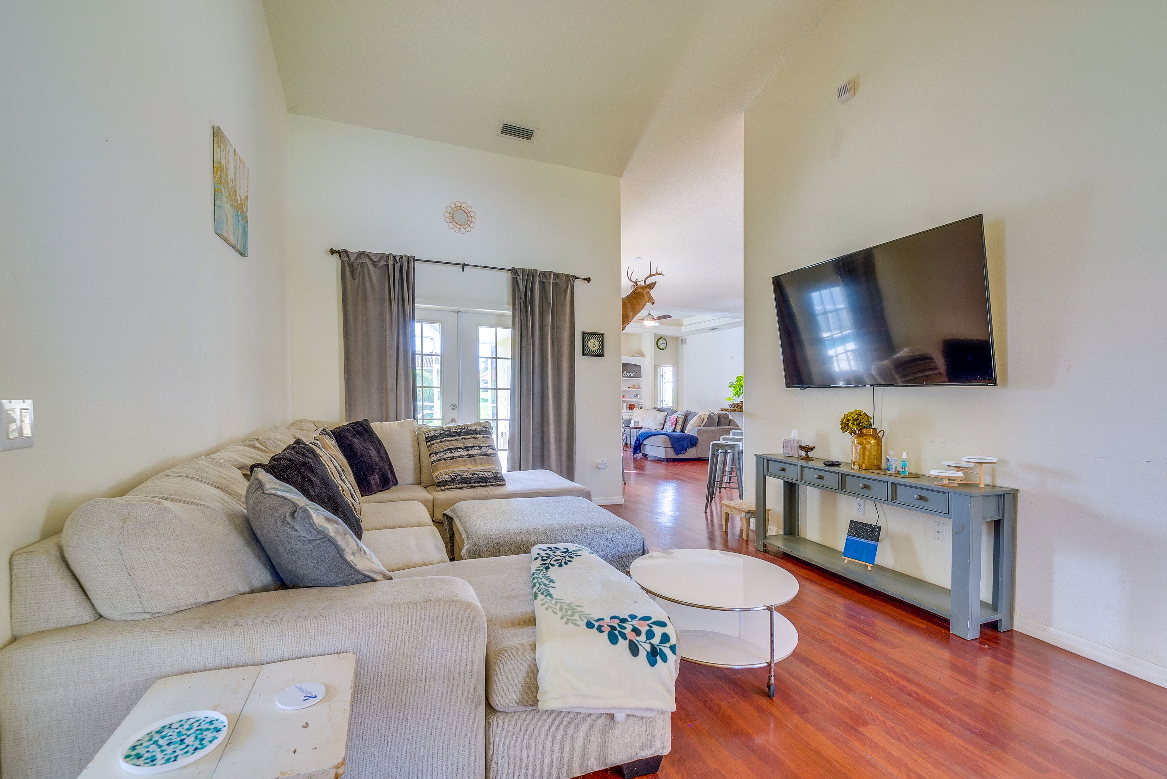 Living Room | Smart TV | Central A/C | Single-Story Home