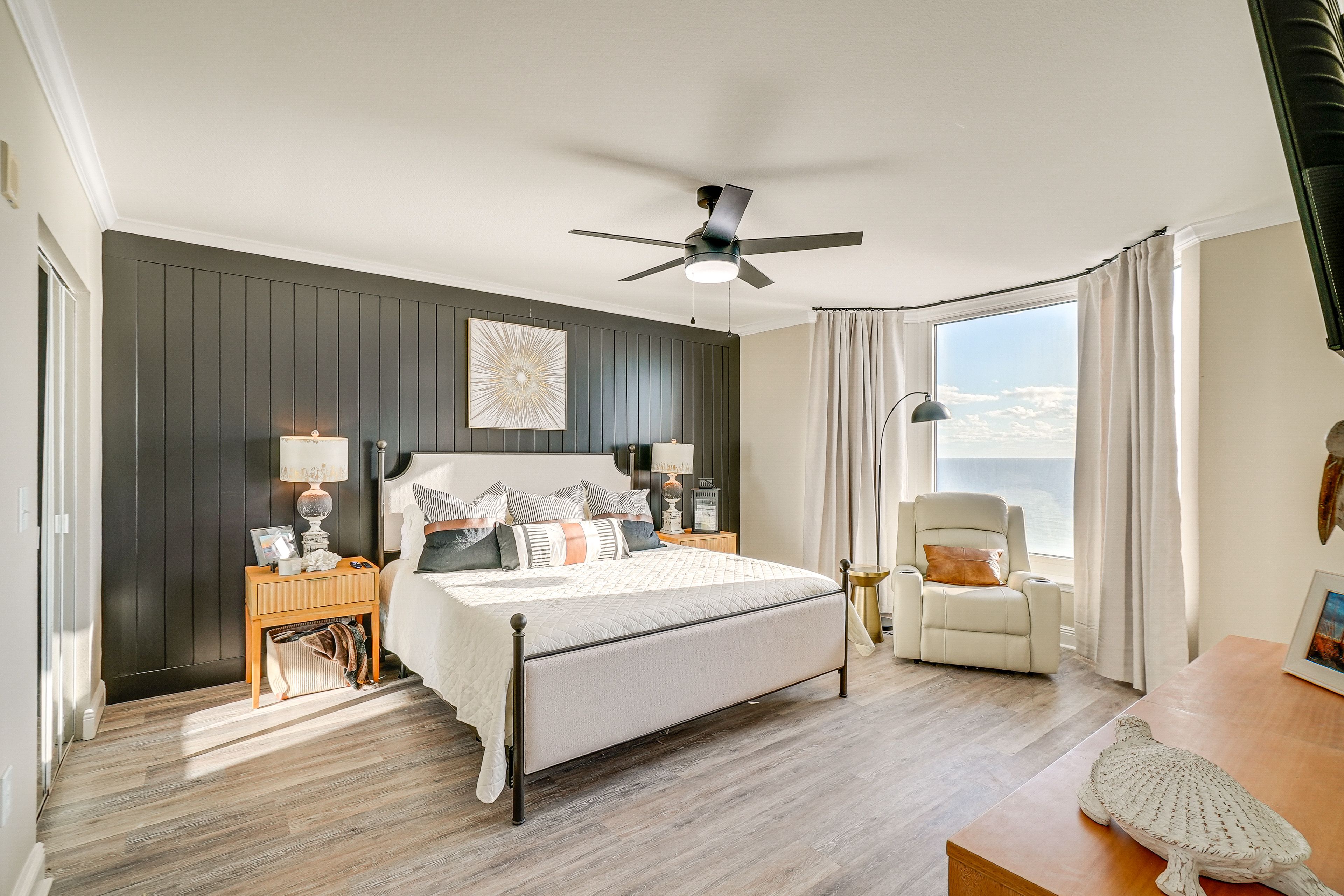 Bedroom 1 | King Bed | Smart TV