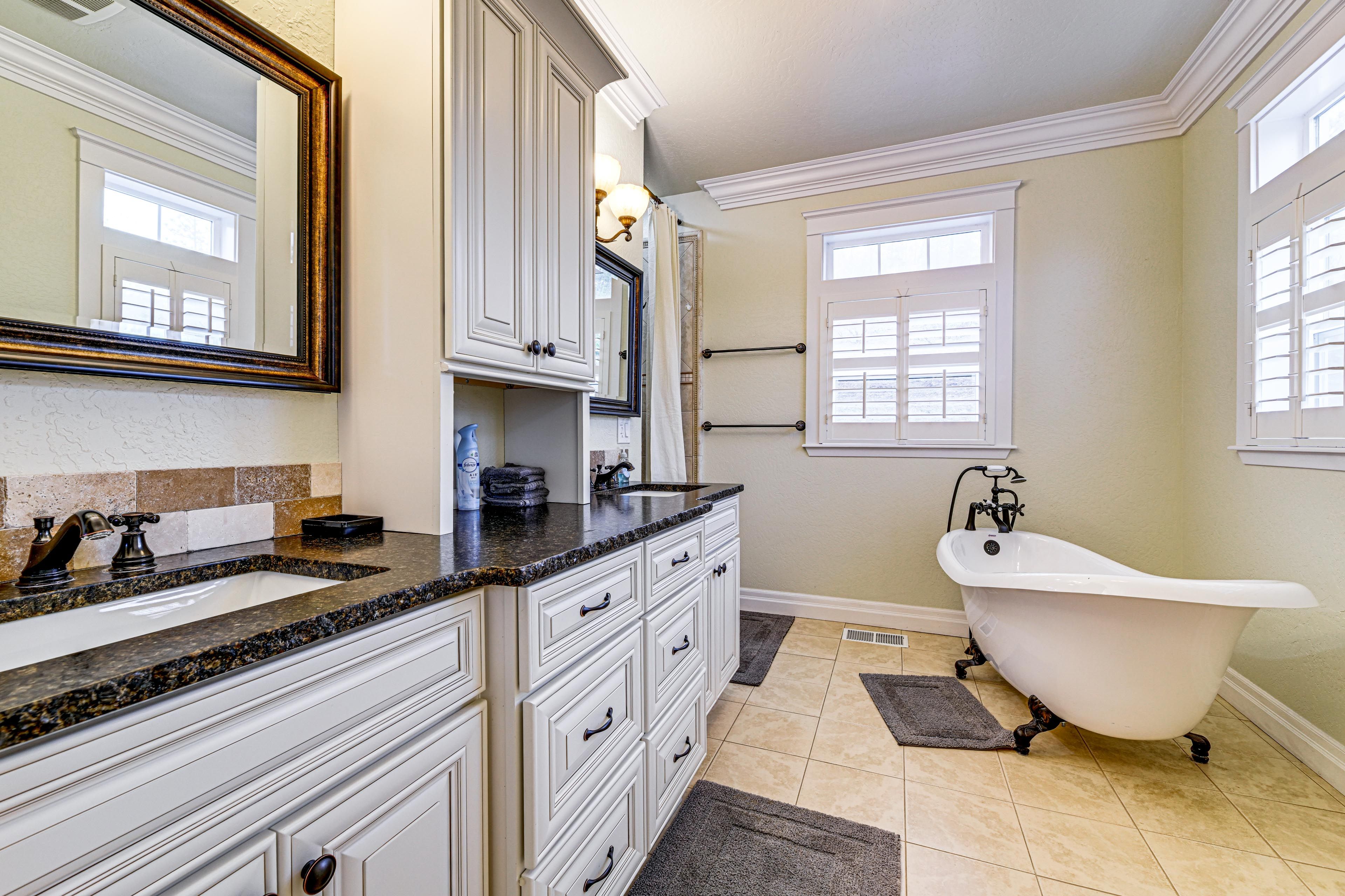 En-Suite Bathroom | 1st Floor