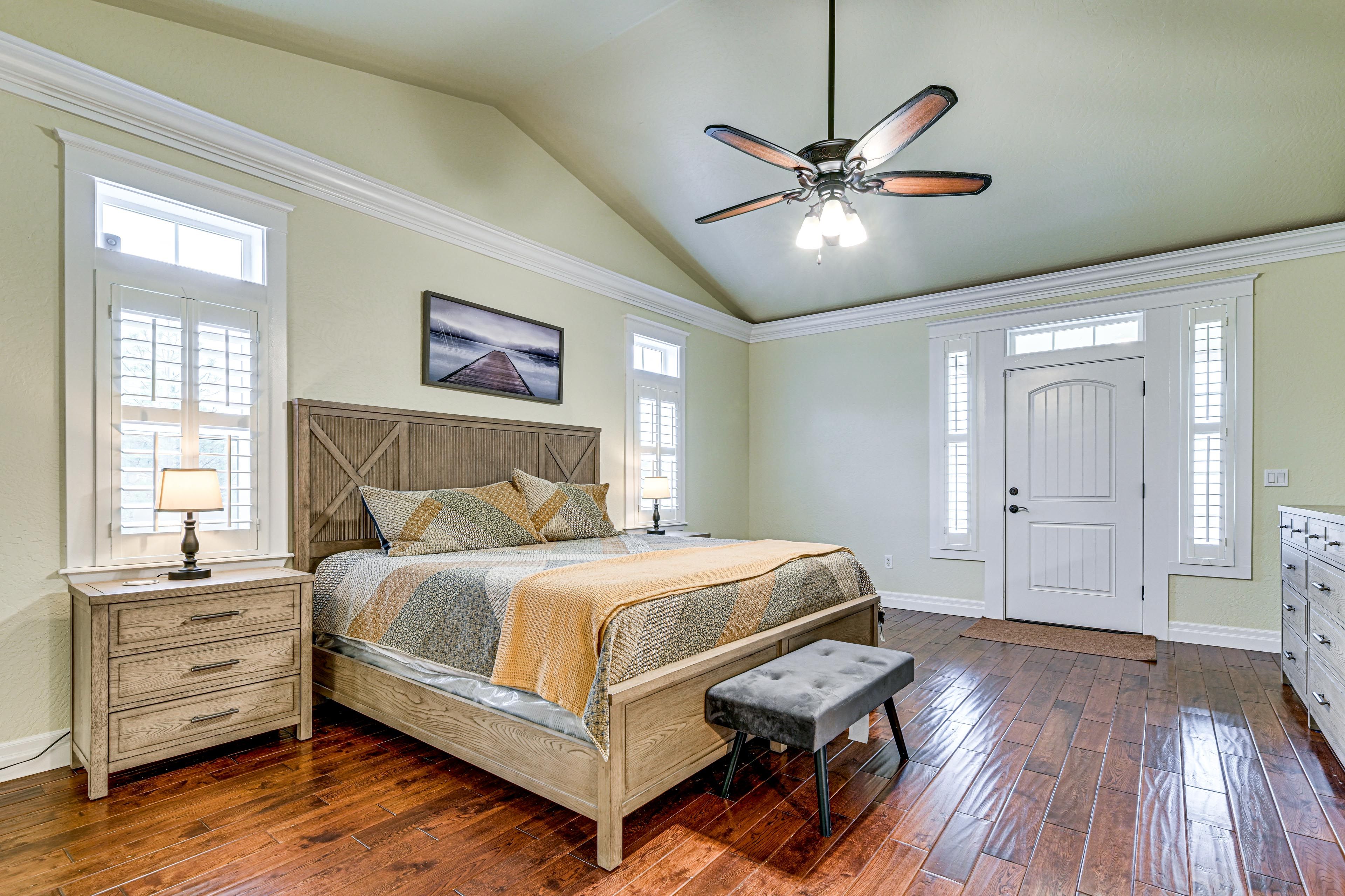 Bedroom 1 | King Bed | 1st Floor