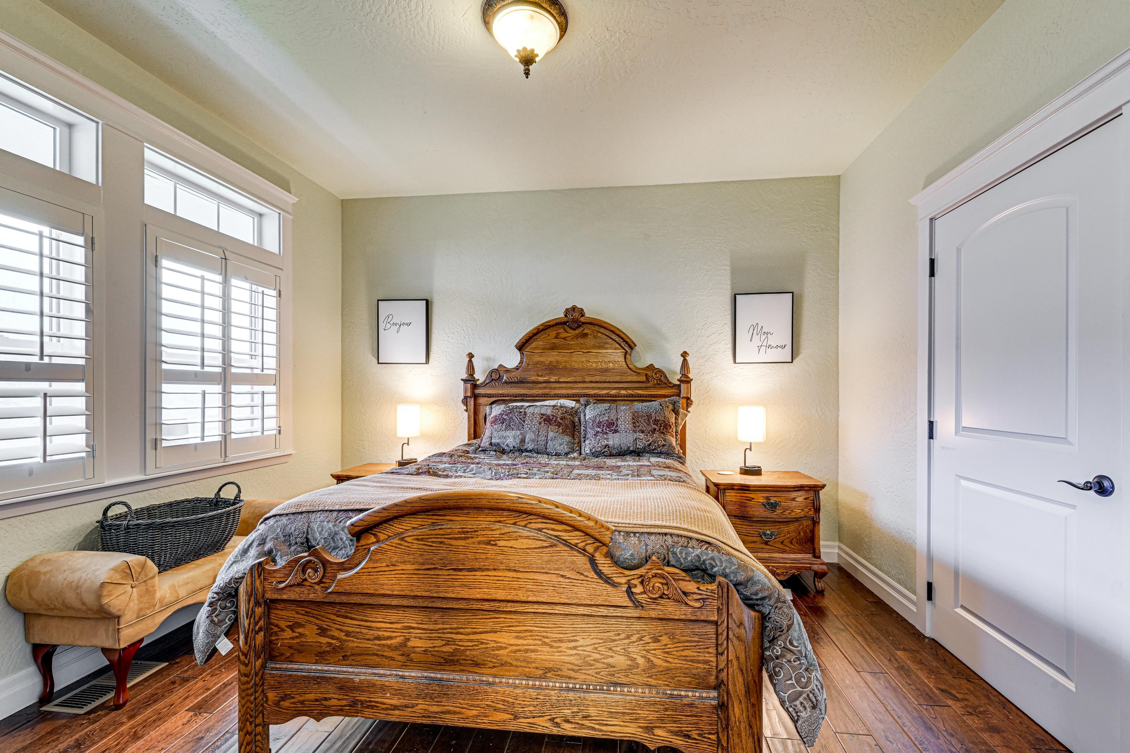 Bedroom 2 | Queen Bed | 1st Floor