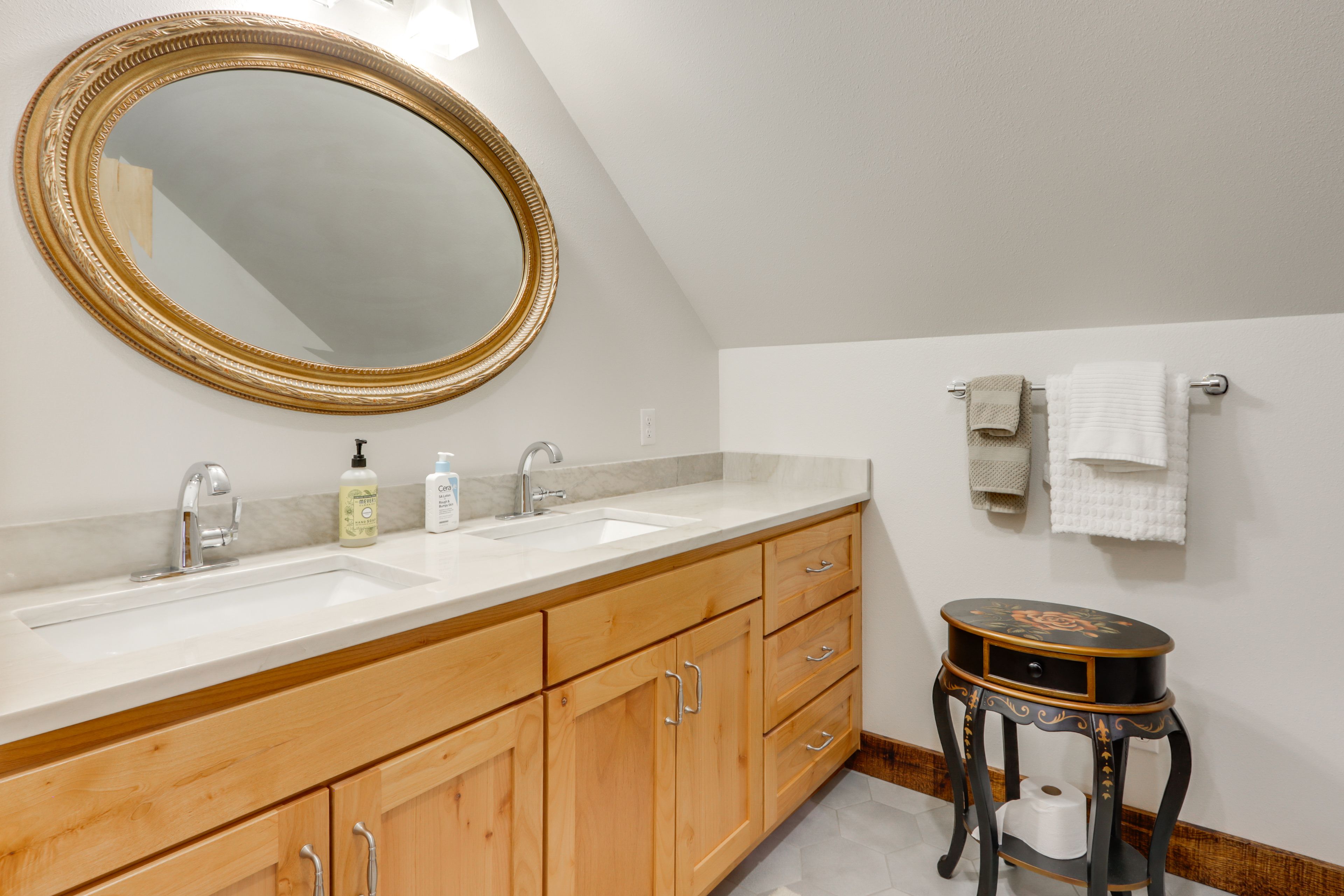 En-Suite Bathroom | 2nd Floor