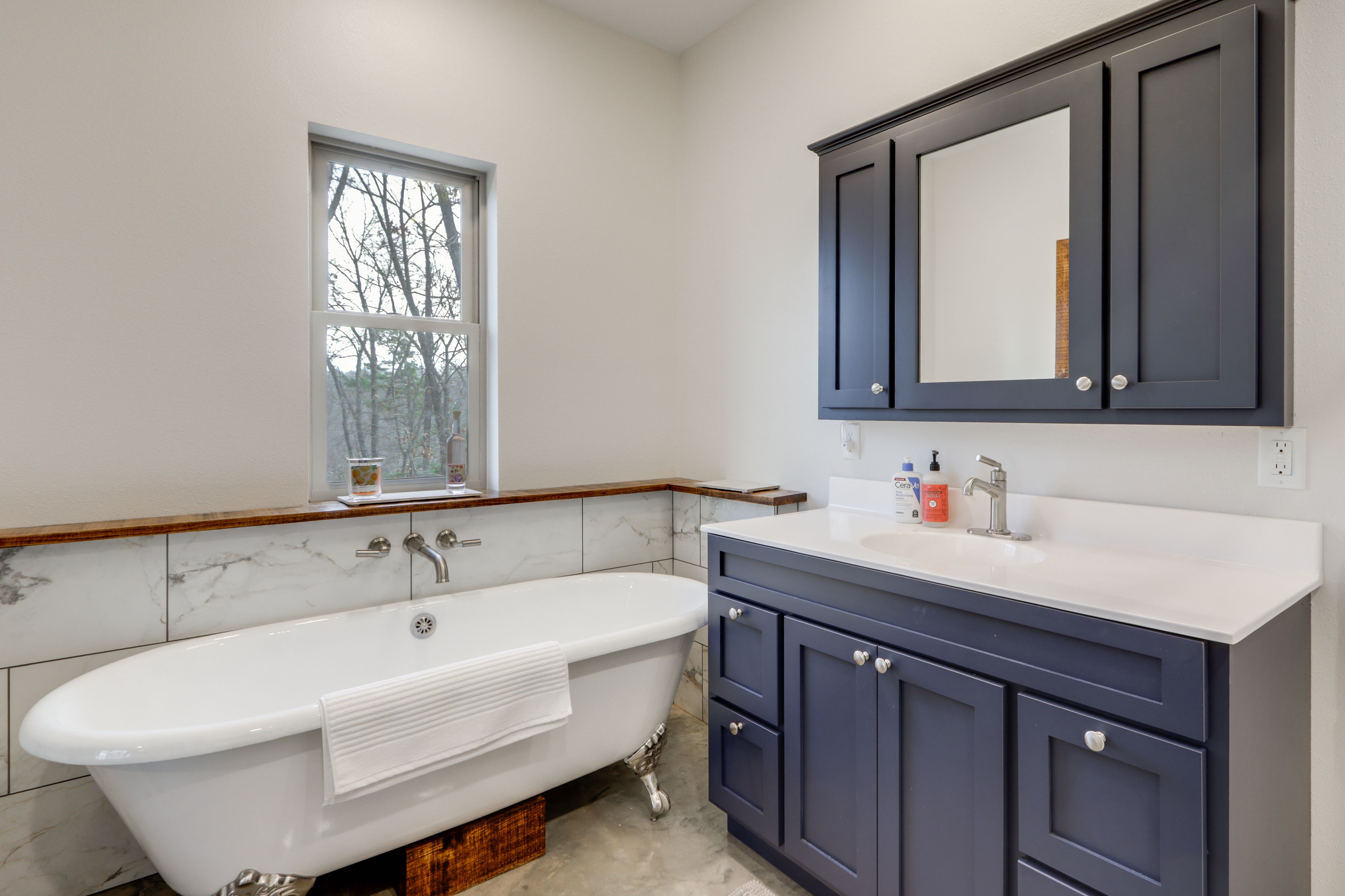 En-Suite Bathroom | 1st Floor | Towels Provided