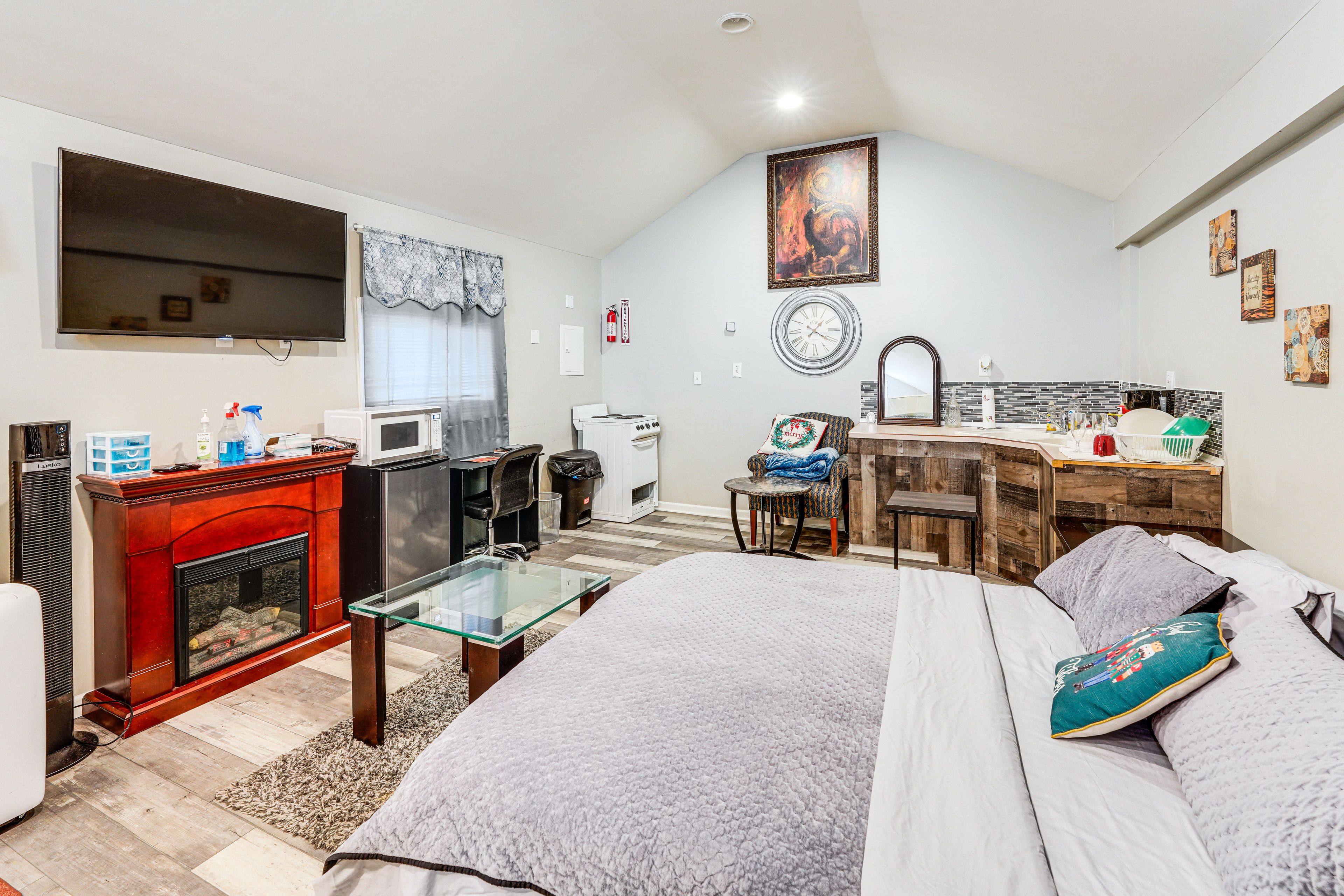 Studio | King Bed | Smart TV