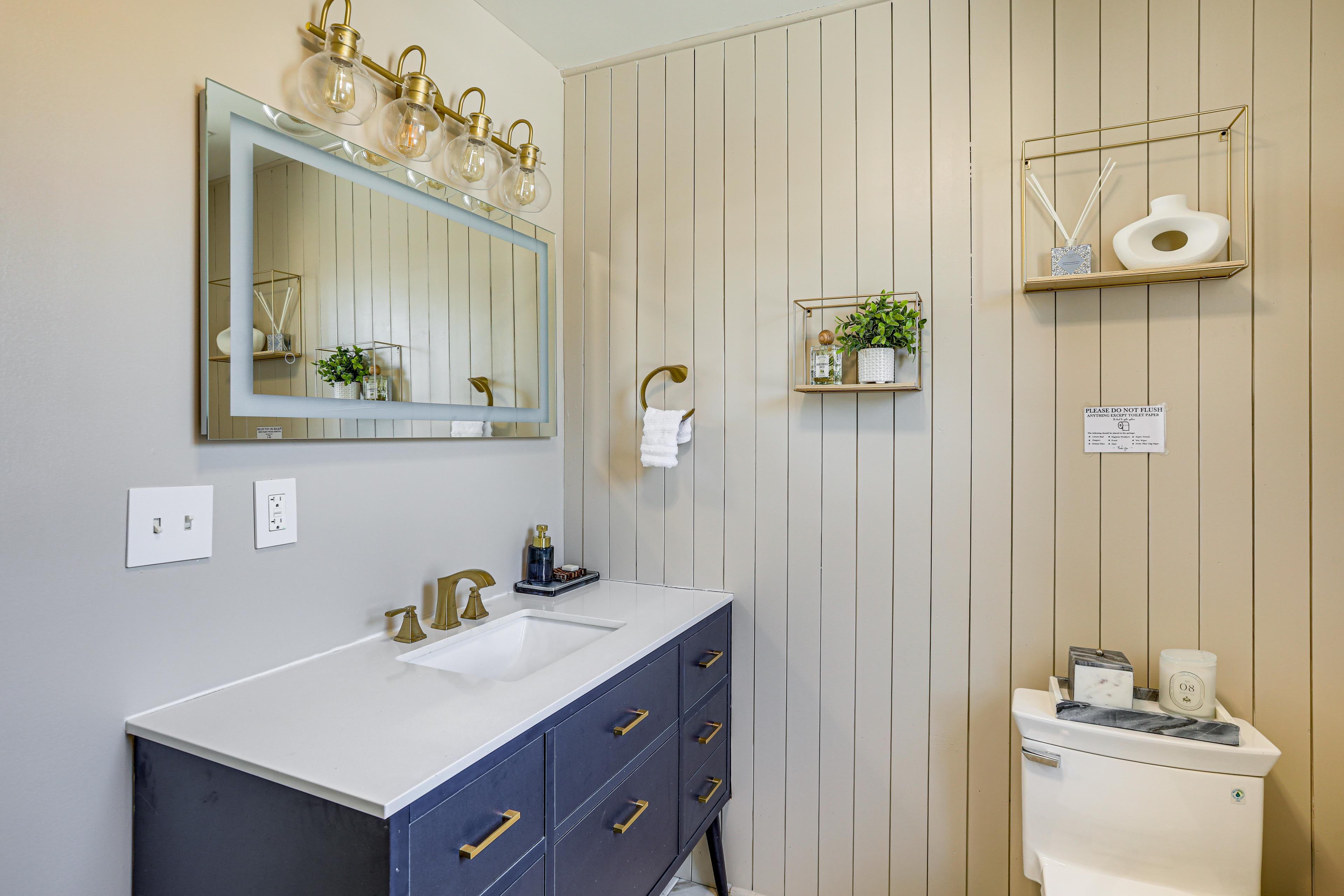 Full Bathroom | 2nd Floor