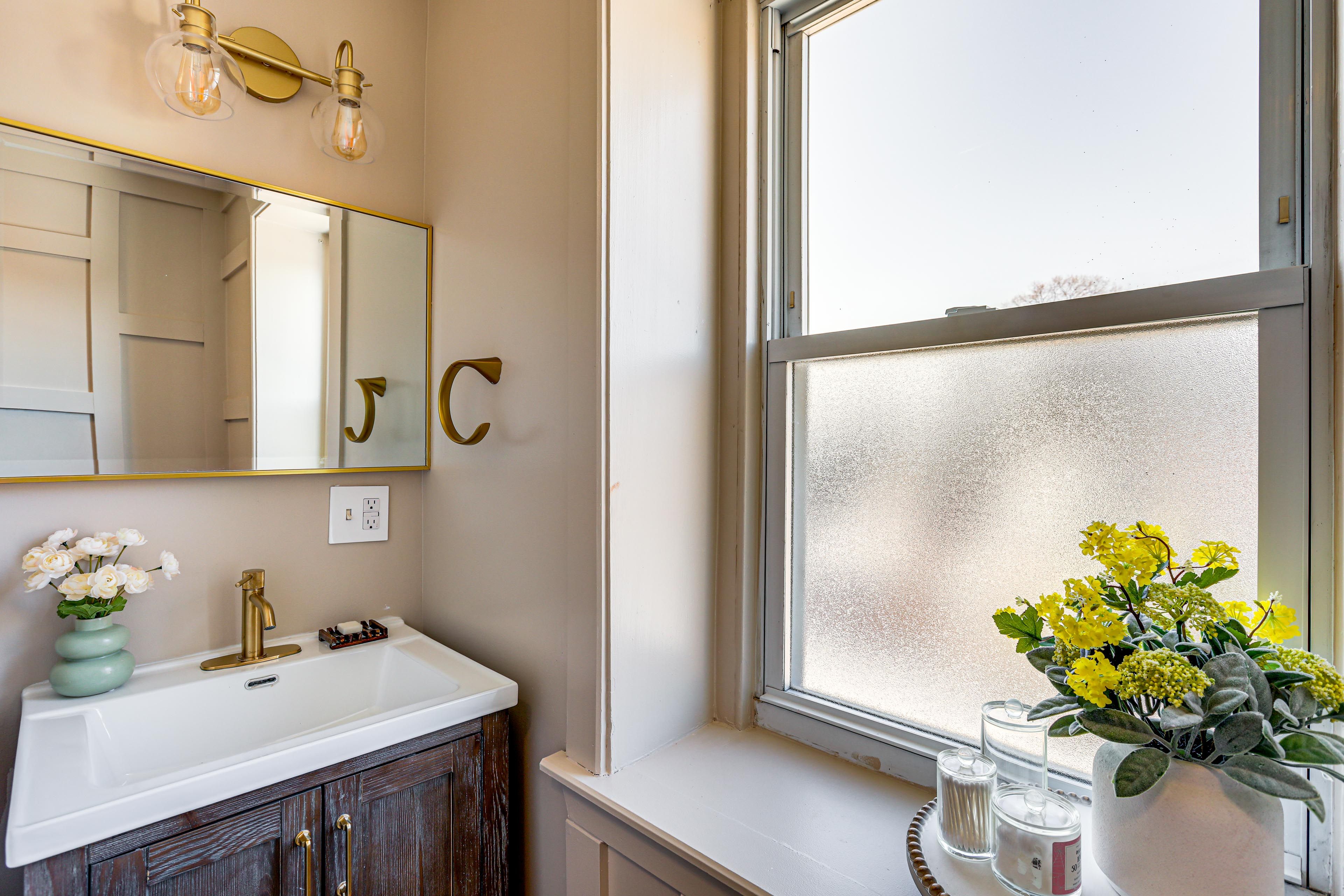 Full Bathroom | 2nd Floor