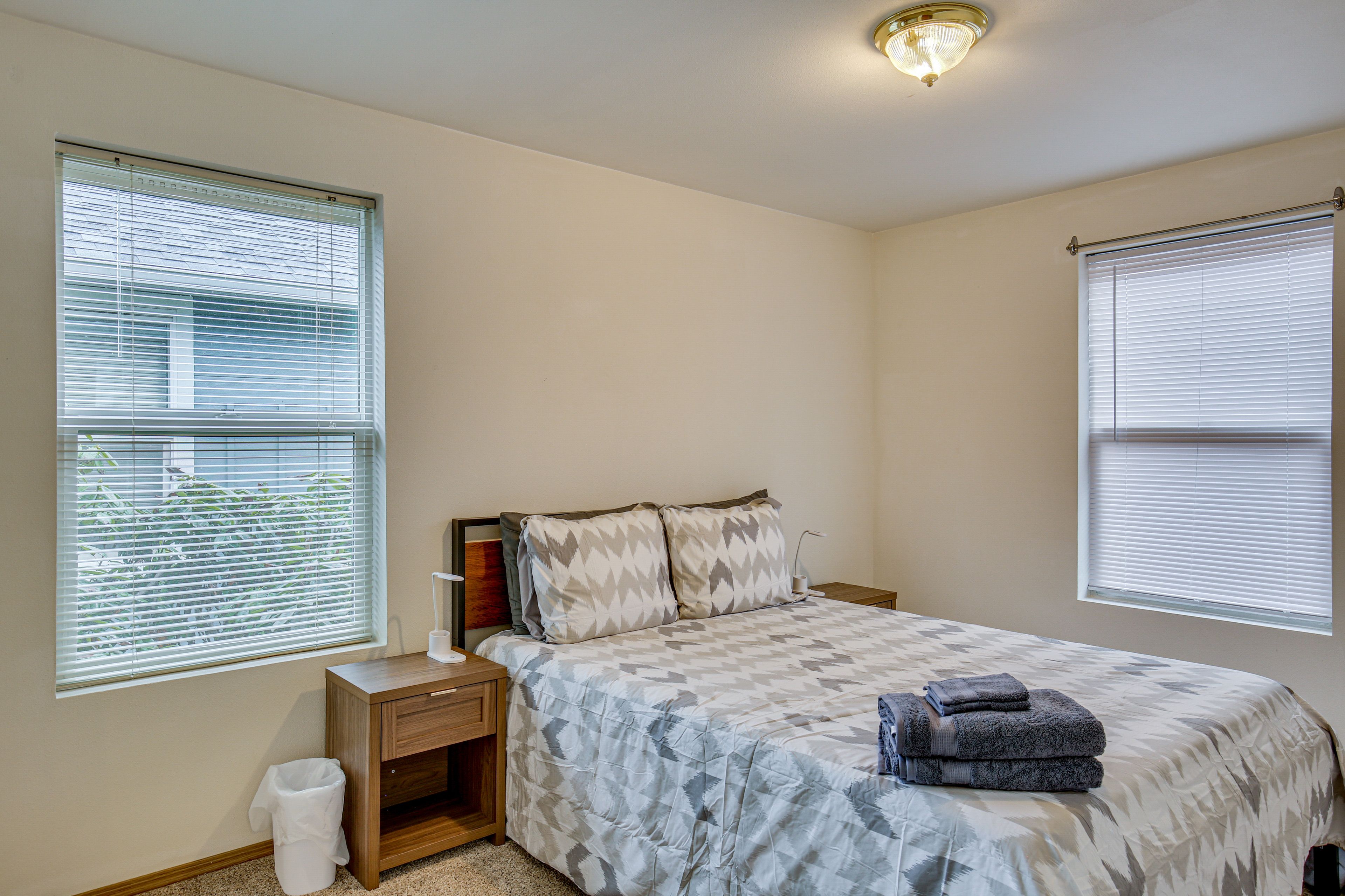 Bedroom 1 | Queen Bed