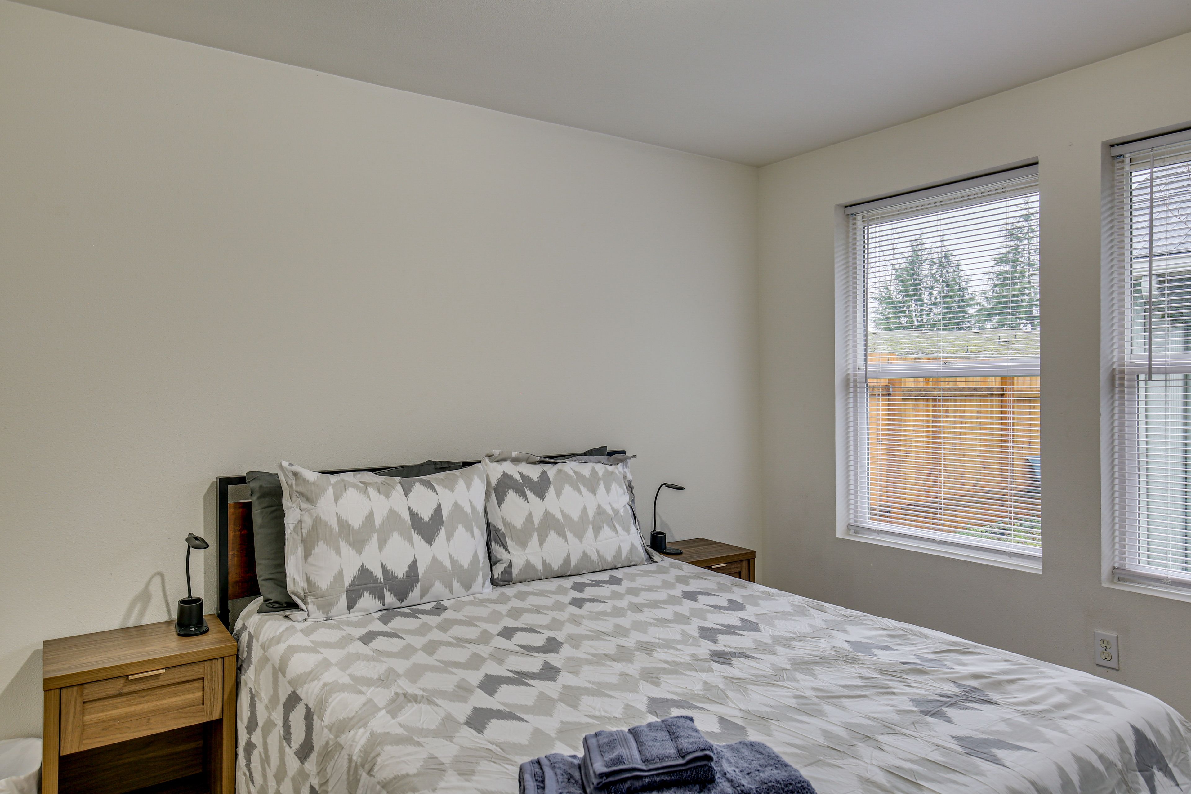 Bedroom 2 | Queen Bed