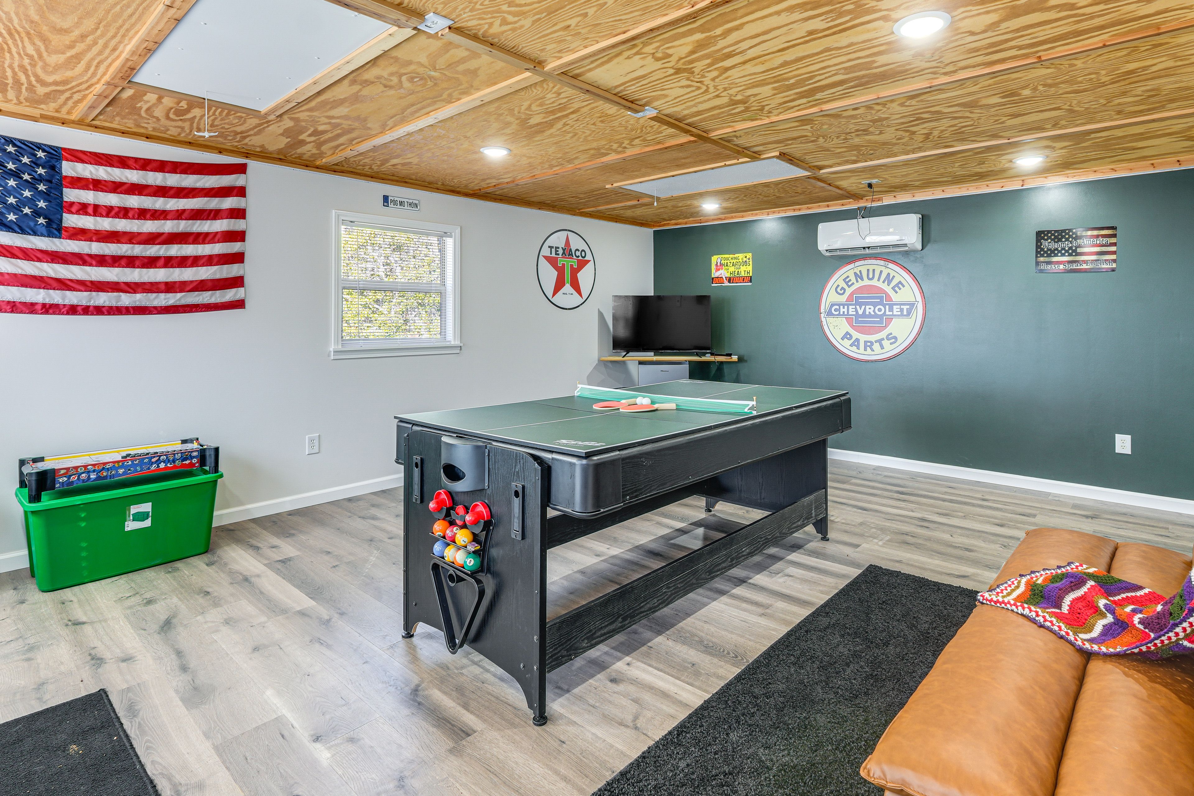 Detached Game Room | Convertible Ping-Pong/Pool Table | Smart TV