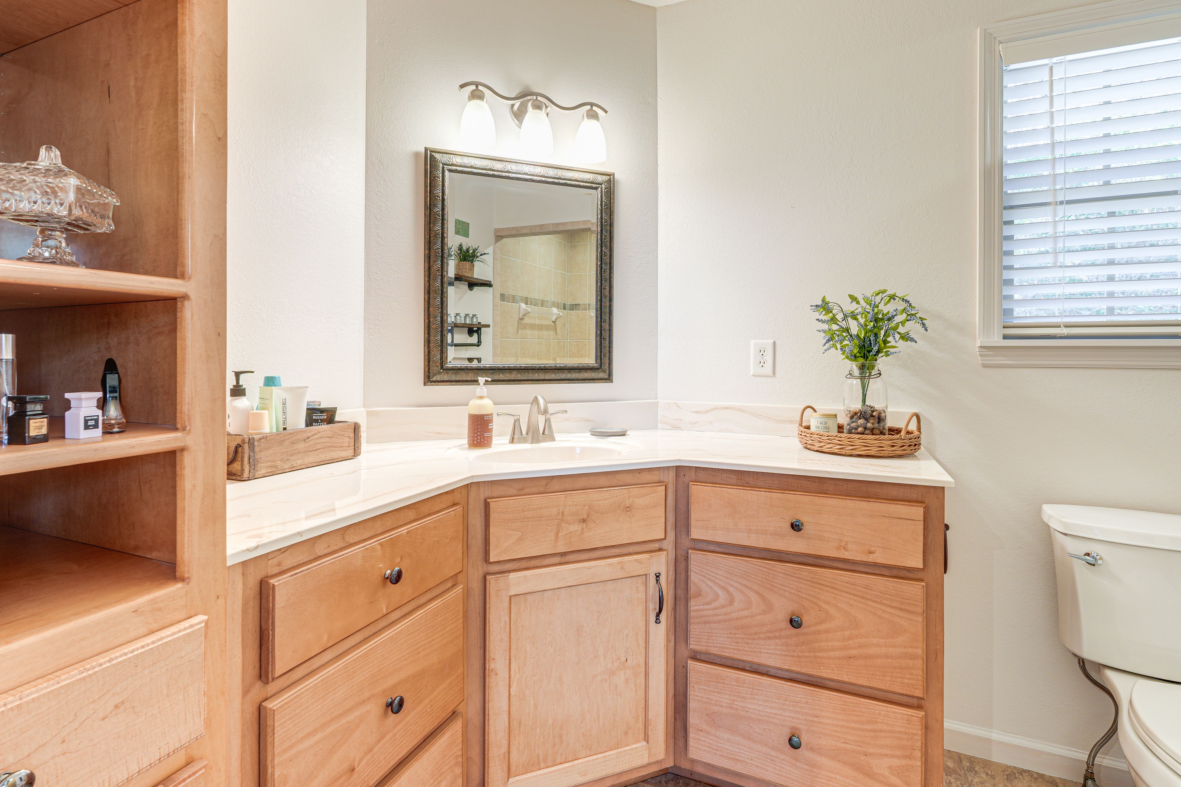 Full Bathroom | Towels Provided