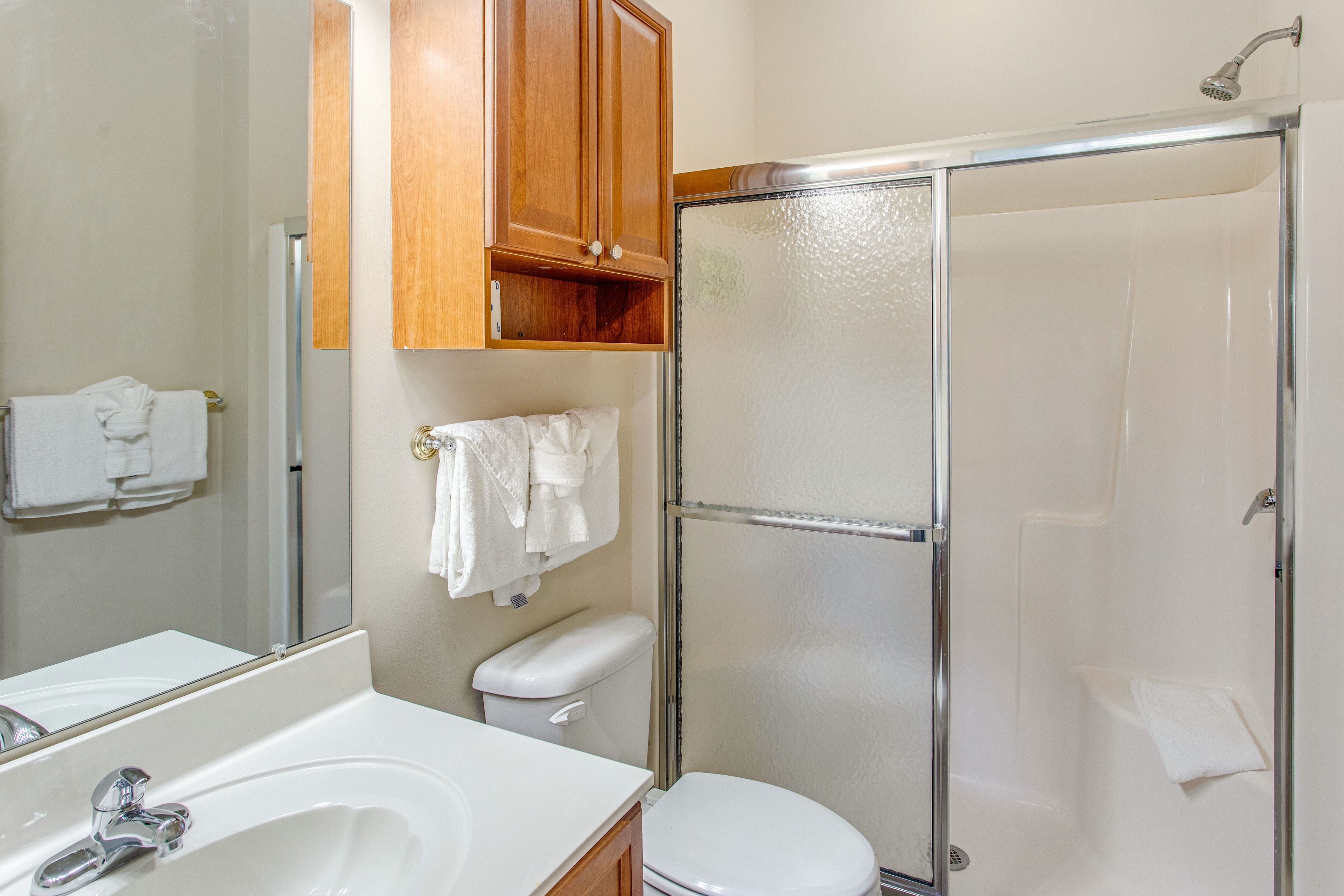 Full Bathroom | Complimentary Toiletries | Towels Provided