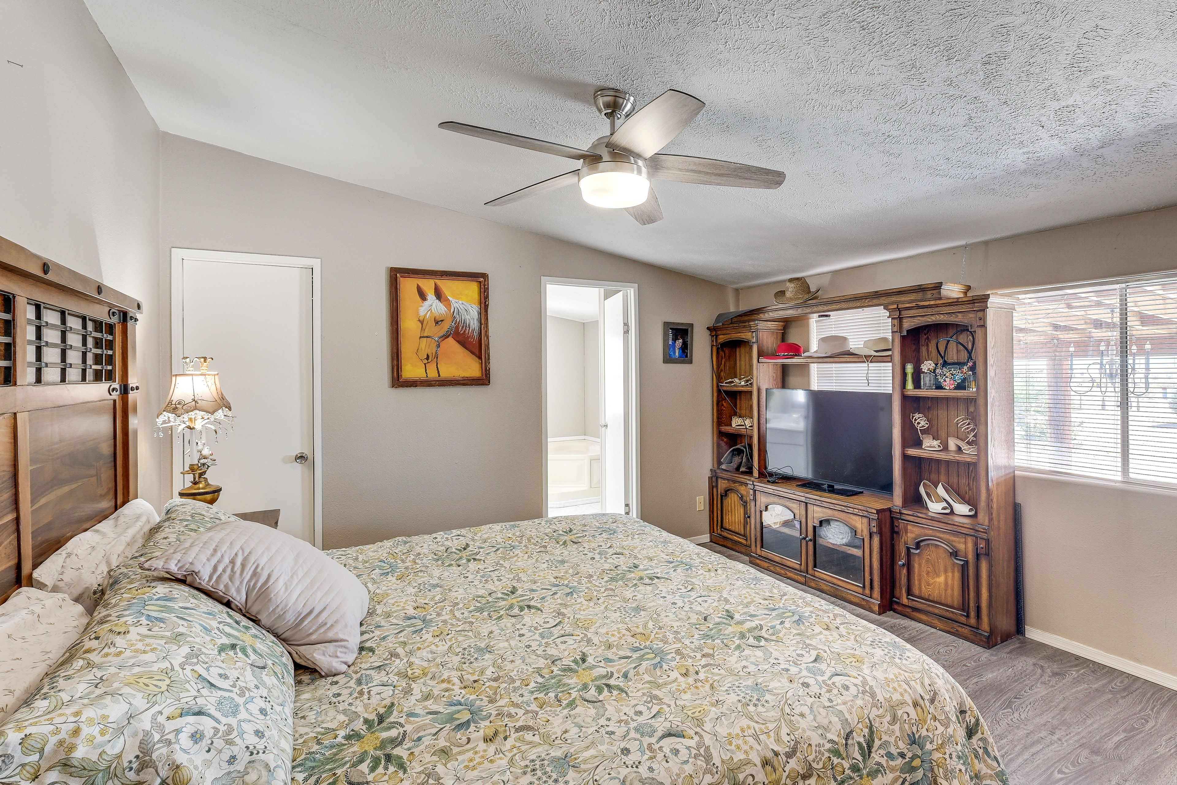 Bedroom 1 | King Bed