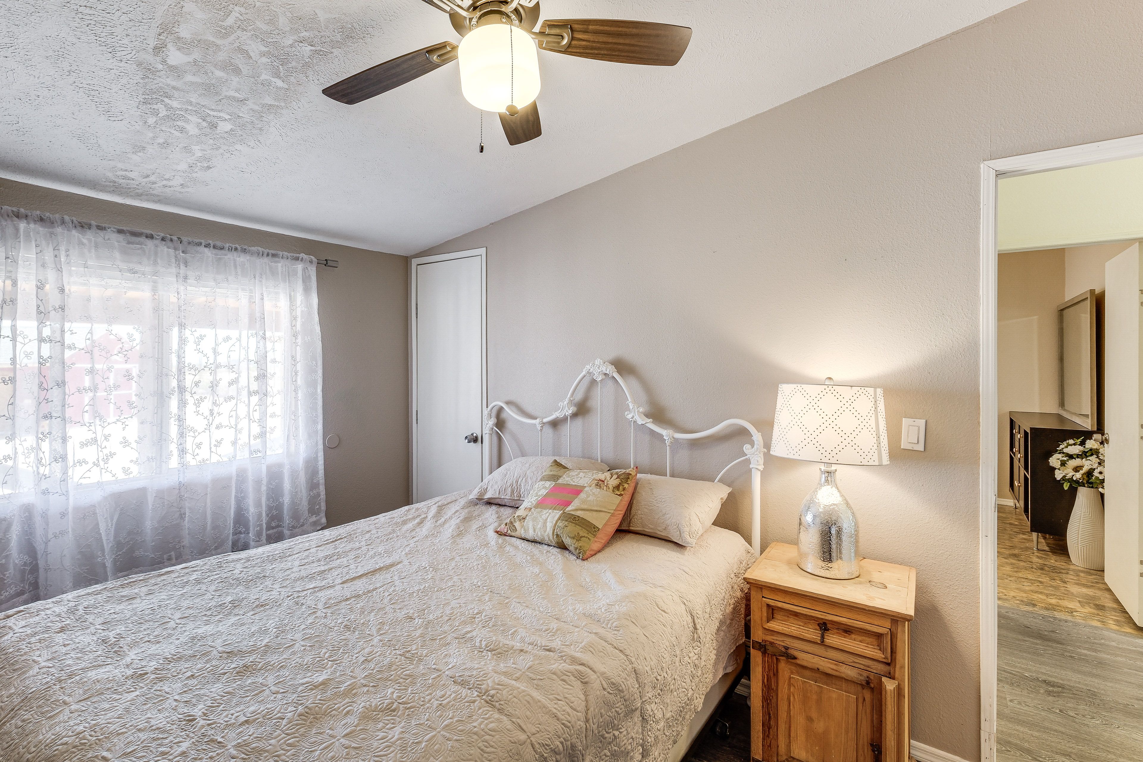 Bedroom 3 | Queen Bed
