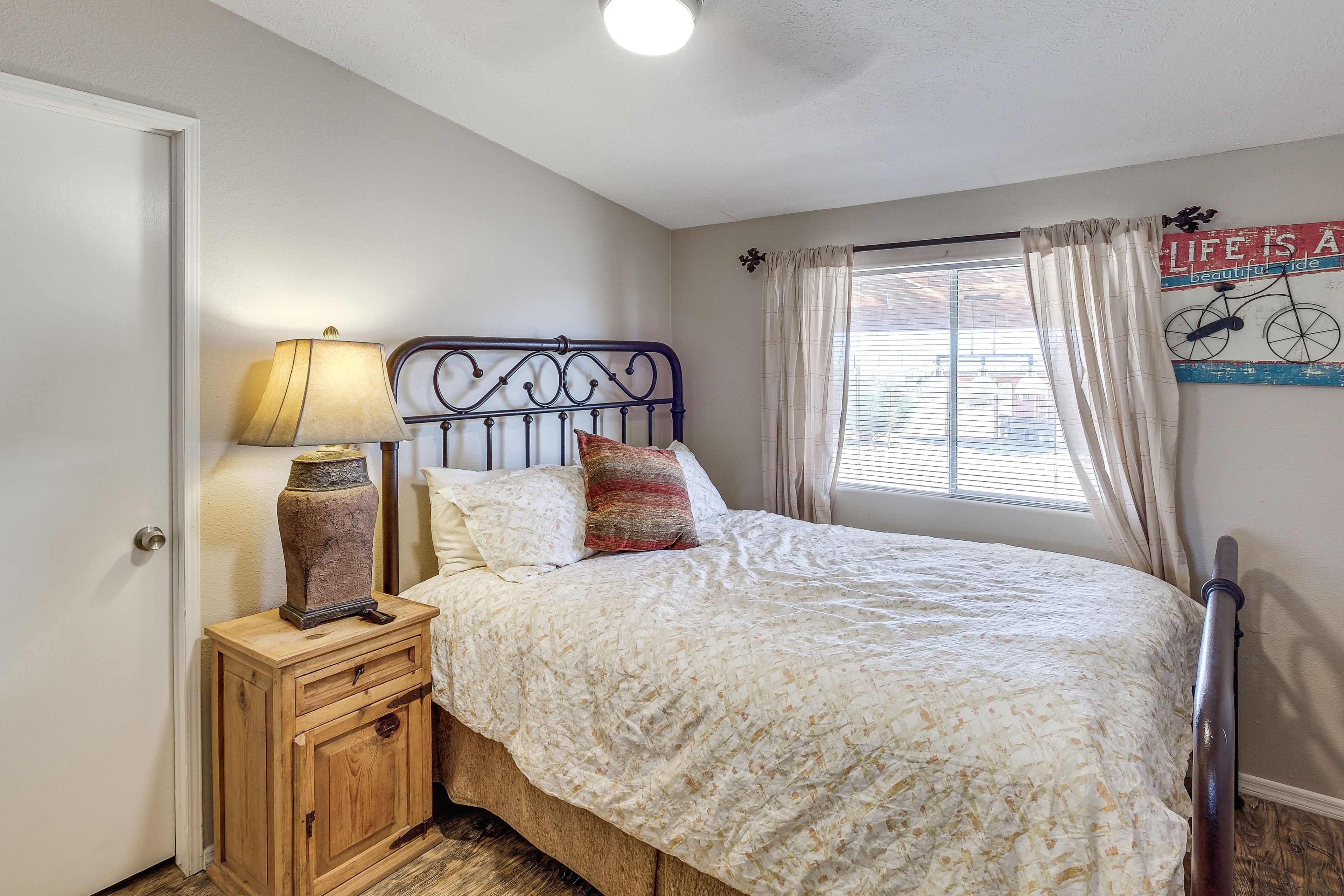 Bedroom 4 | Queen Bed