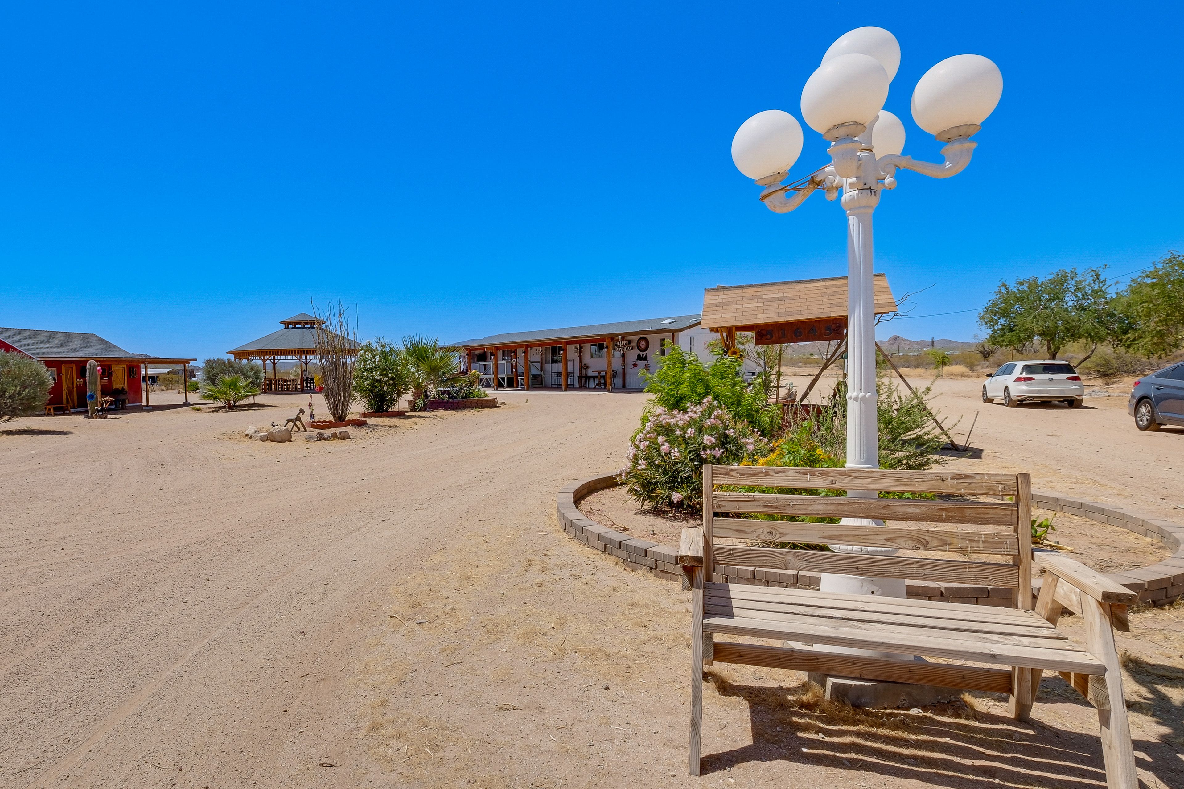 Parking | Gravel Driveway (Multiple Vehicles)