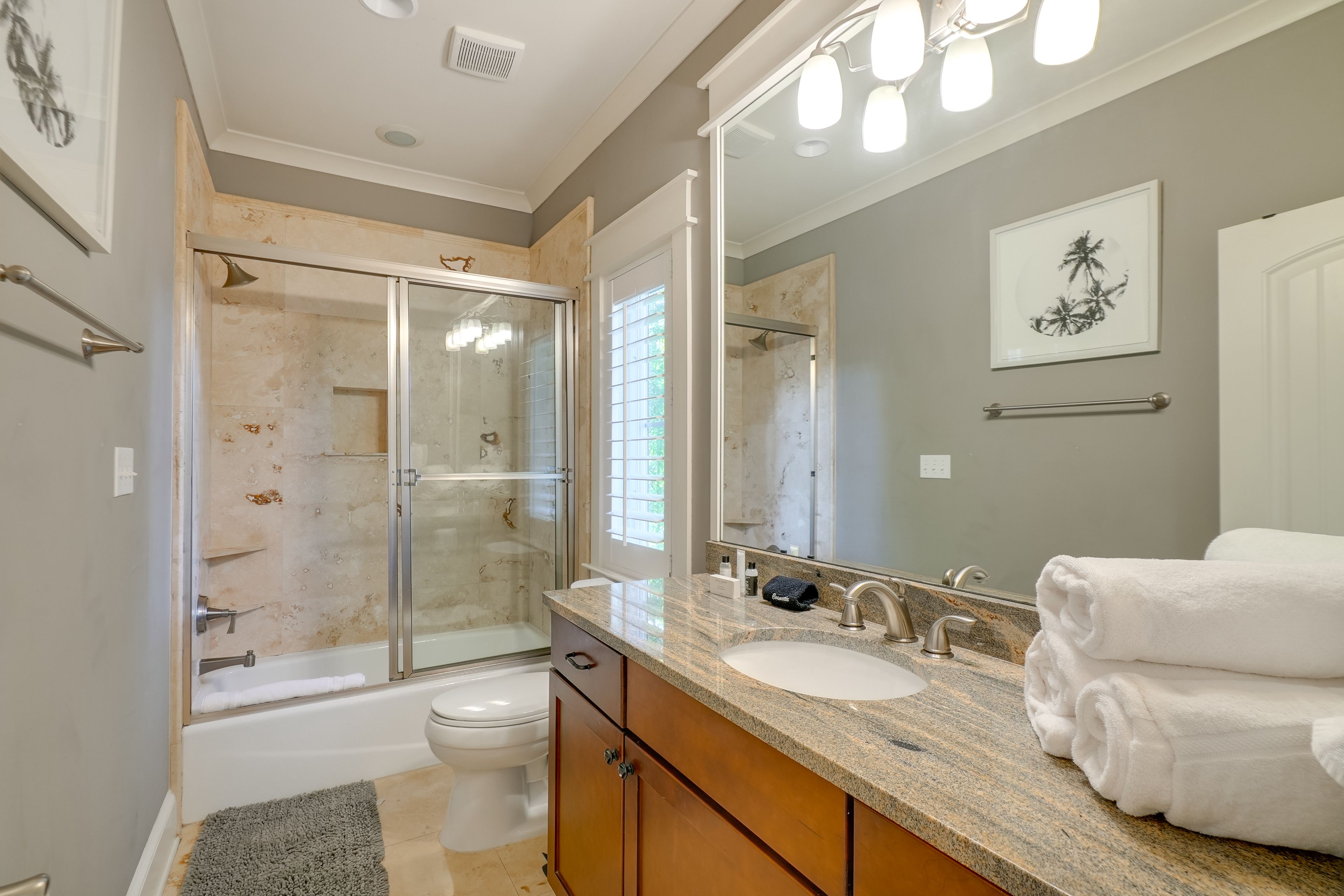 Full Bath | 2nd Floor