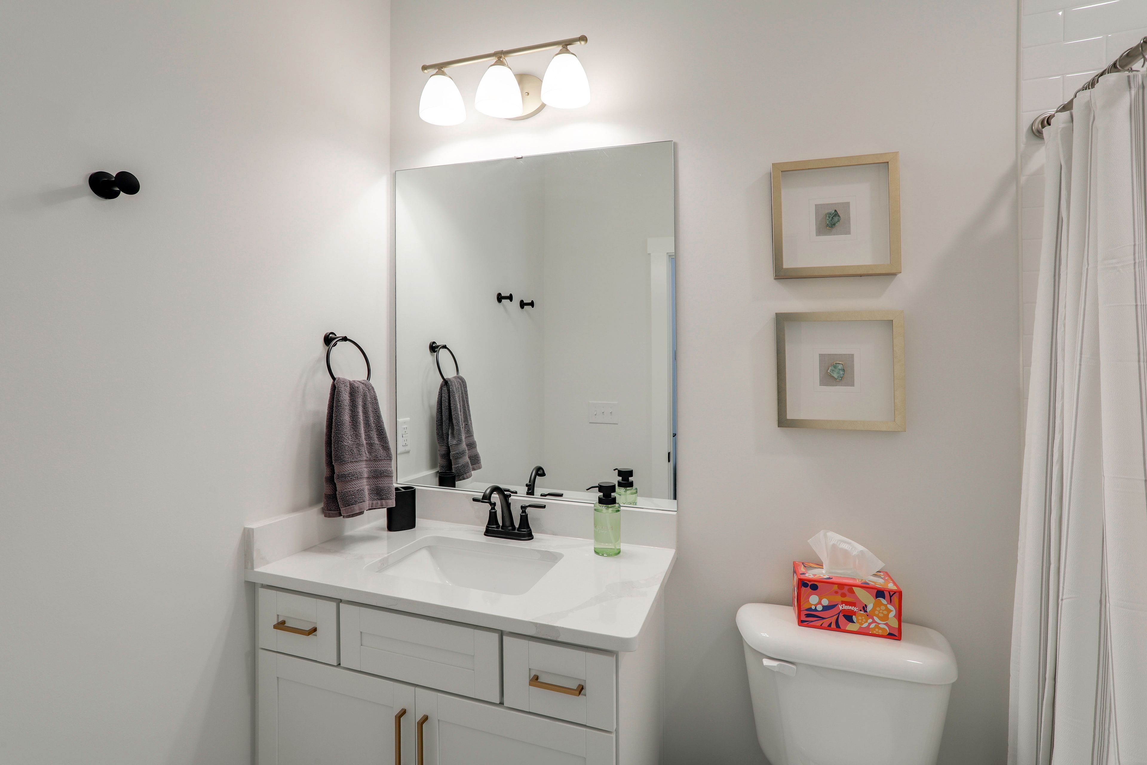 Full Bathroom | 2nd Floor