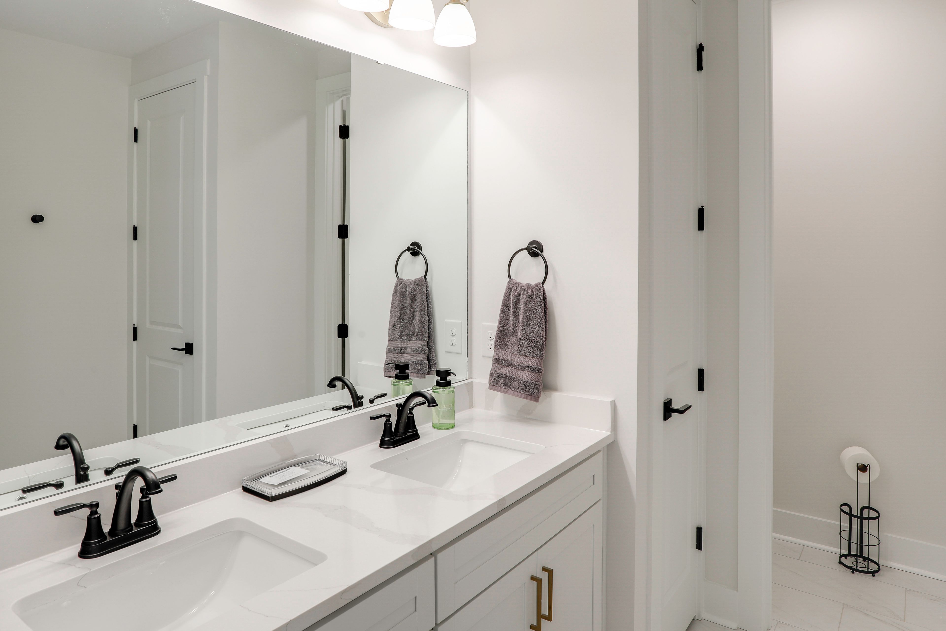 Full Bathroom | 1st Floor