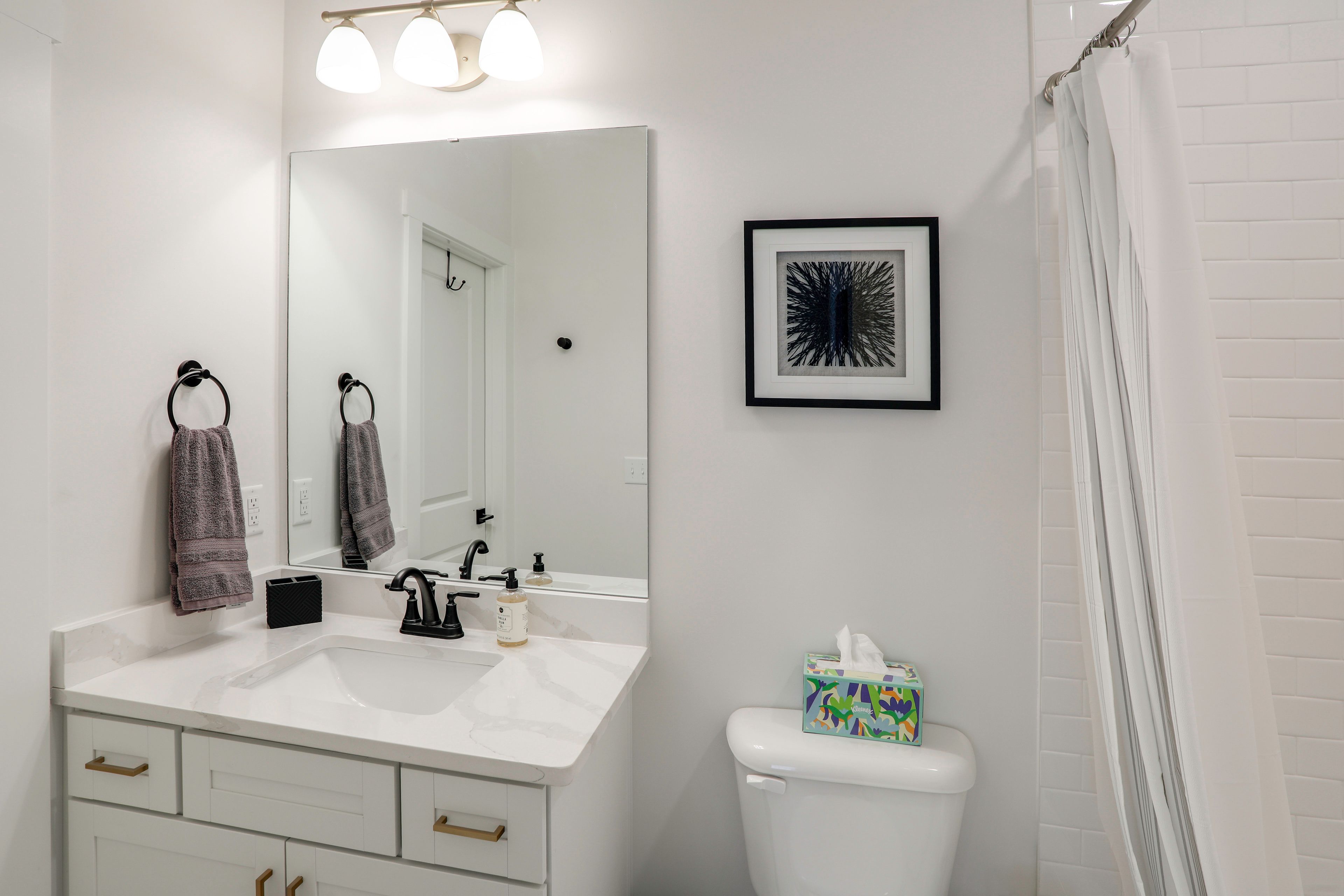 Full Bathroom | 2nd Floor