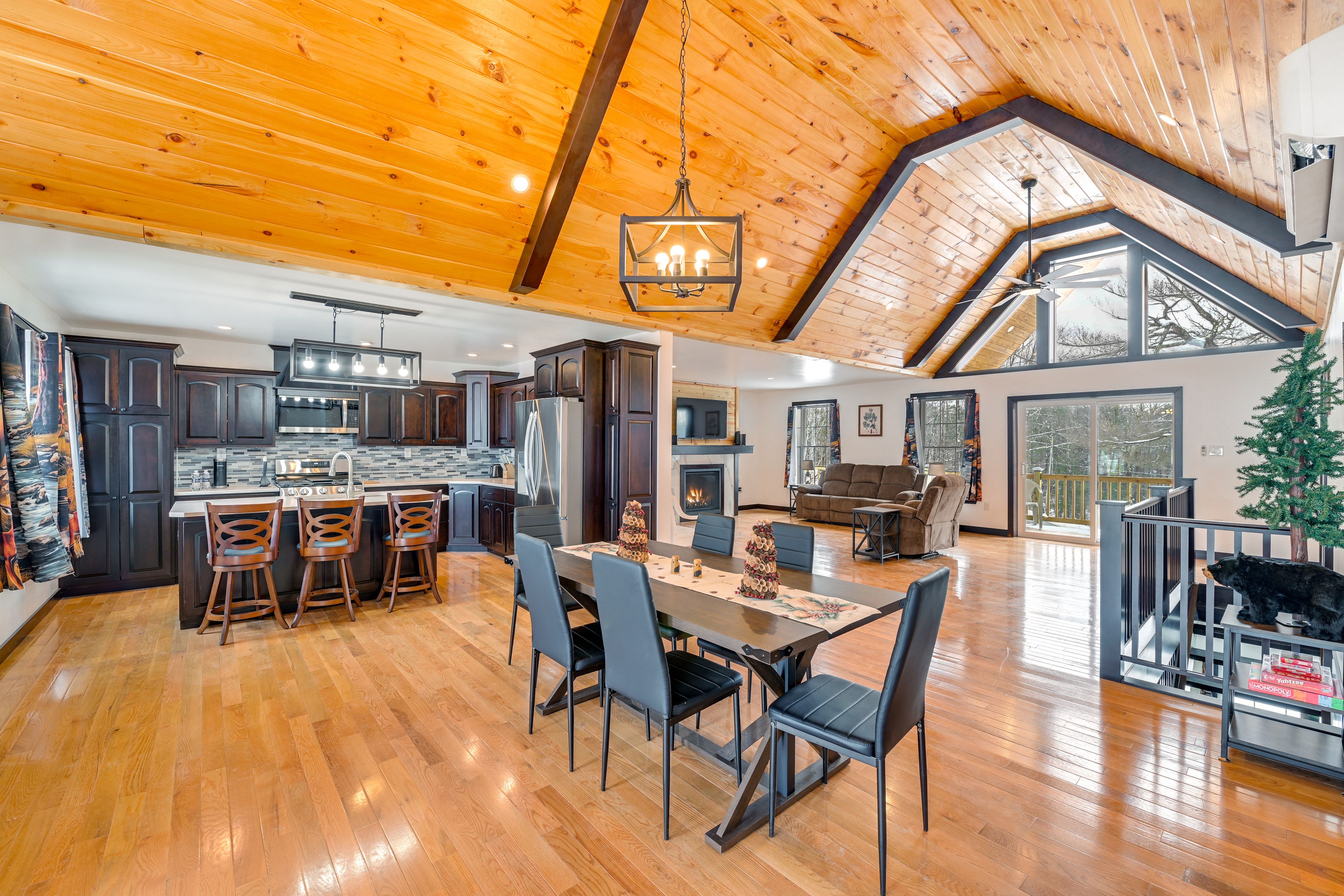 Gloversville Vacation Rental | 3BR | 3BA | 3,000 Sq Ft | 2 Steps to Enter