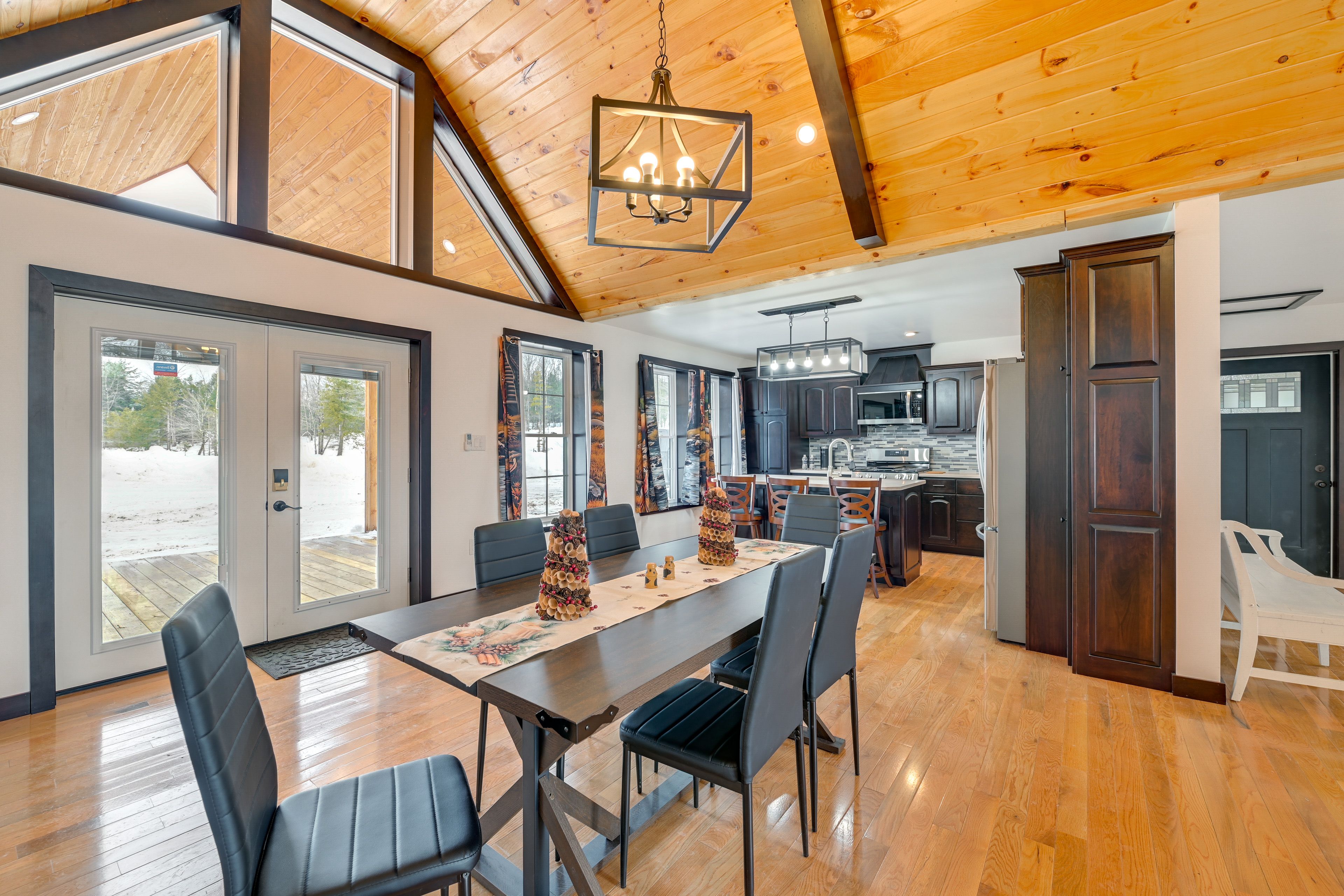 Dining Area | Dishware & Flatware | Main Level