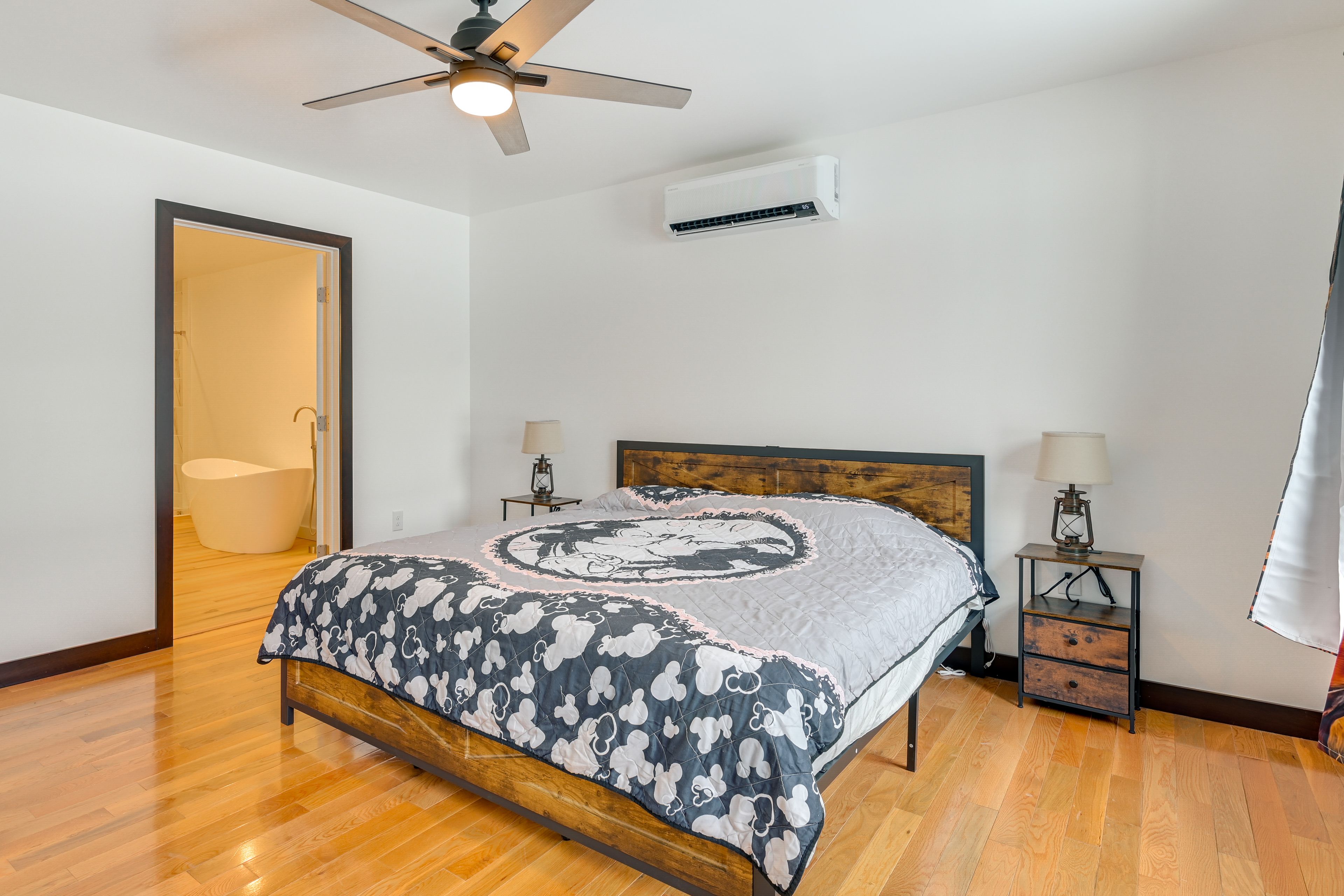 Bedroom 1 | King Bed | Linens | Main Level