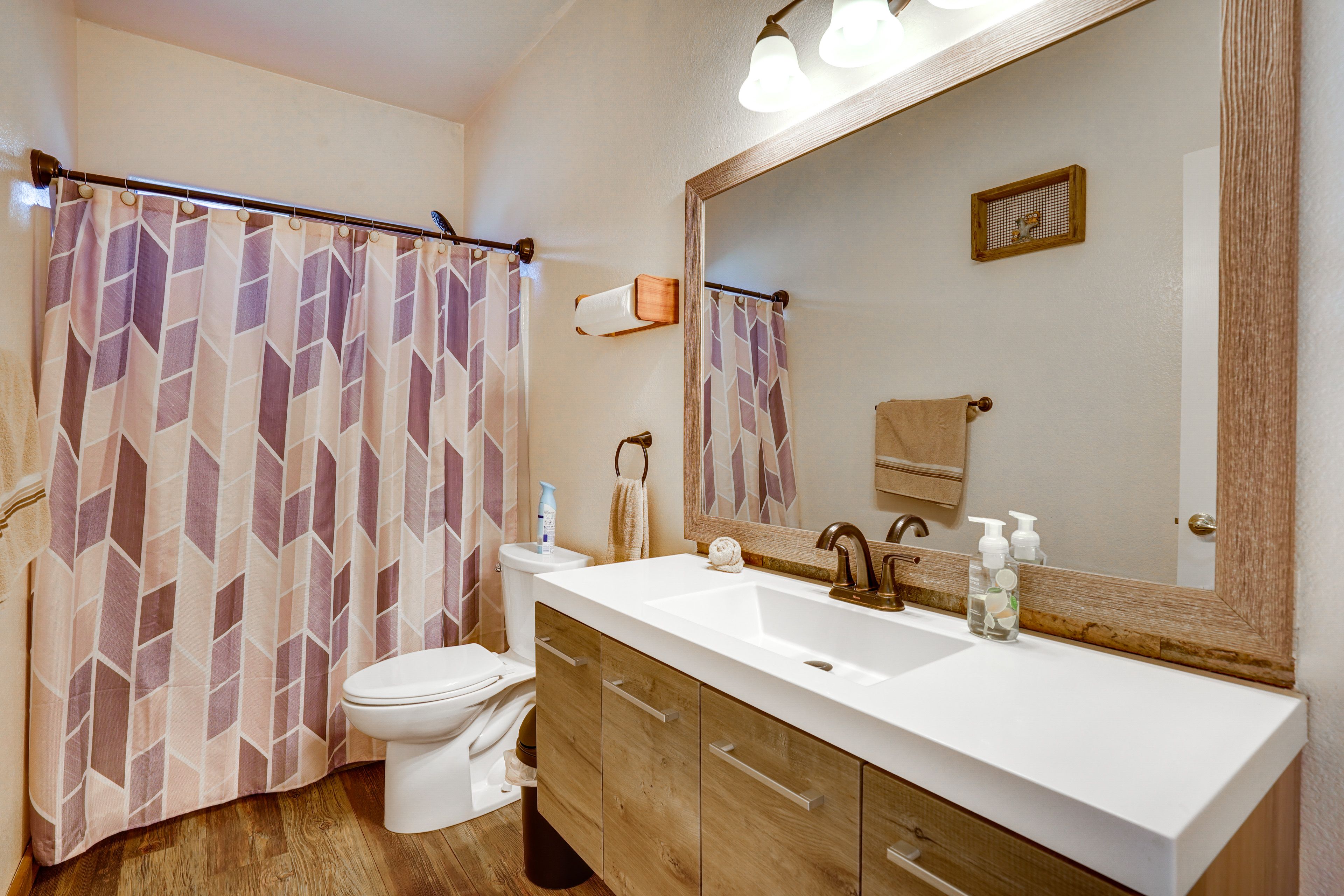Full Bathroom | Hair Dryer | 1st Floor