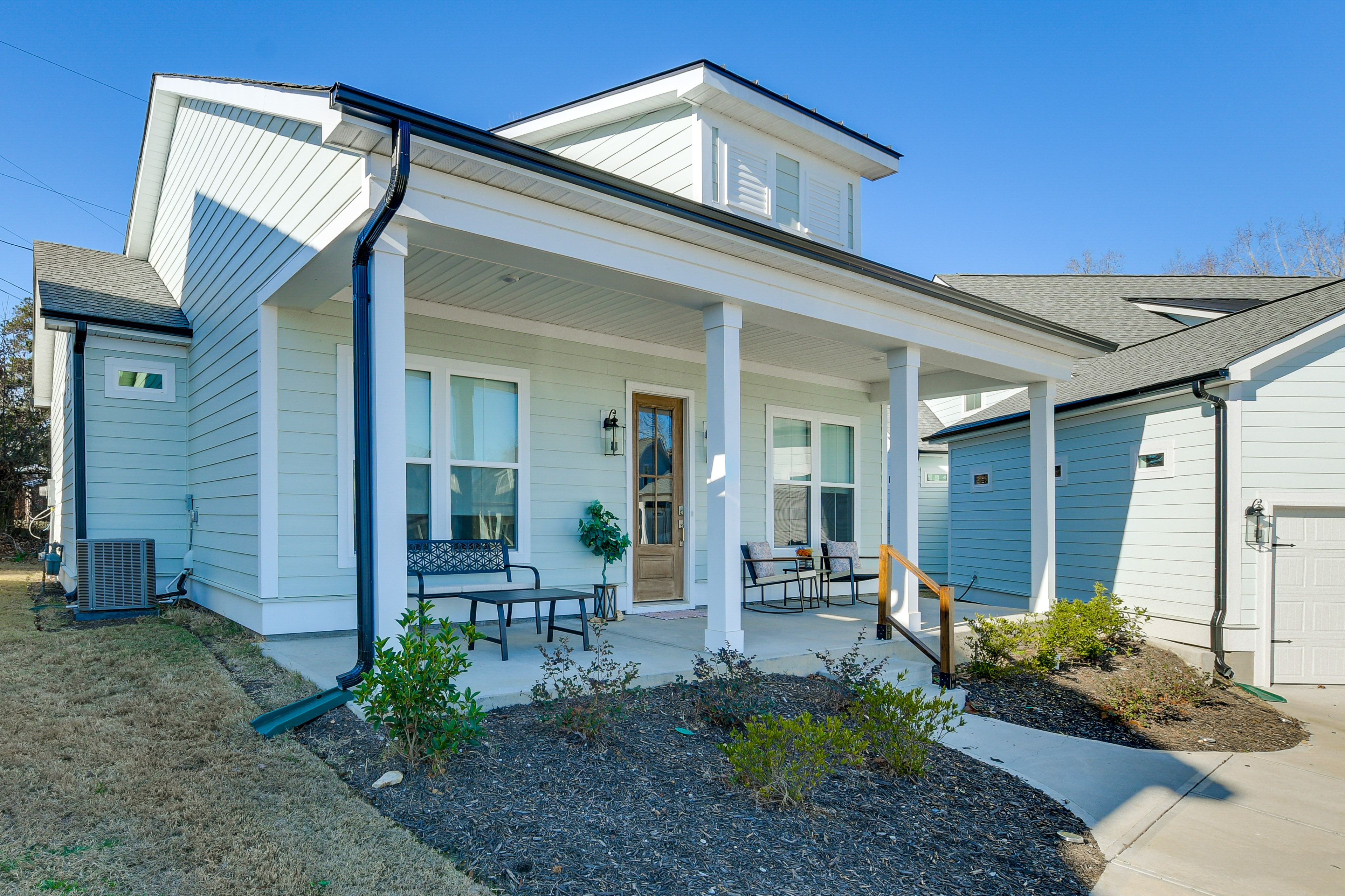 Parking | Circular Driveway (2 Vehicles)