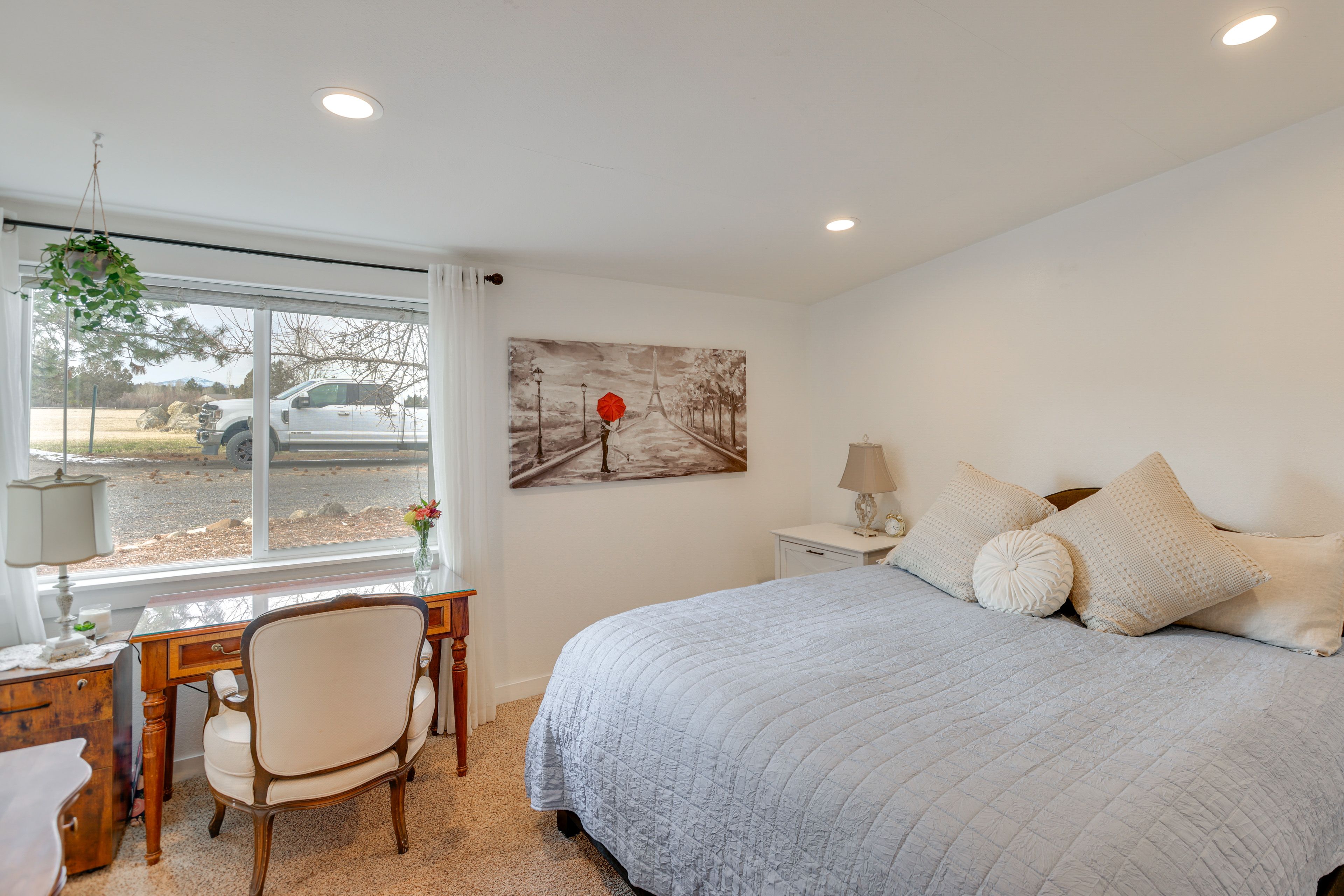 Bedroom 1 | King Bed | Laptop Workspace