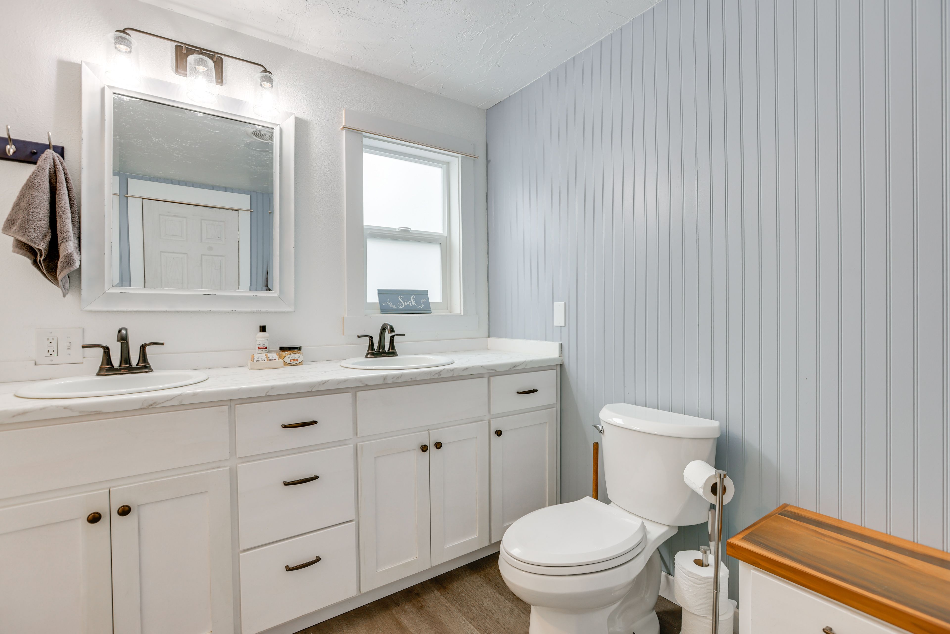 Full Bathroom | Towels Provided