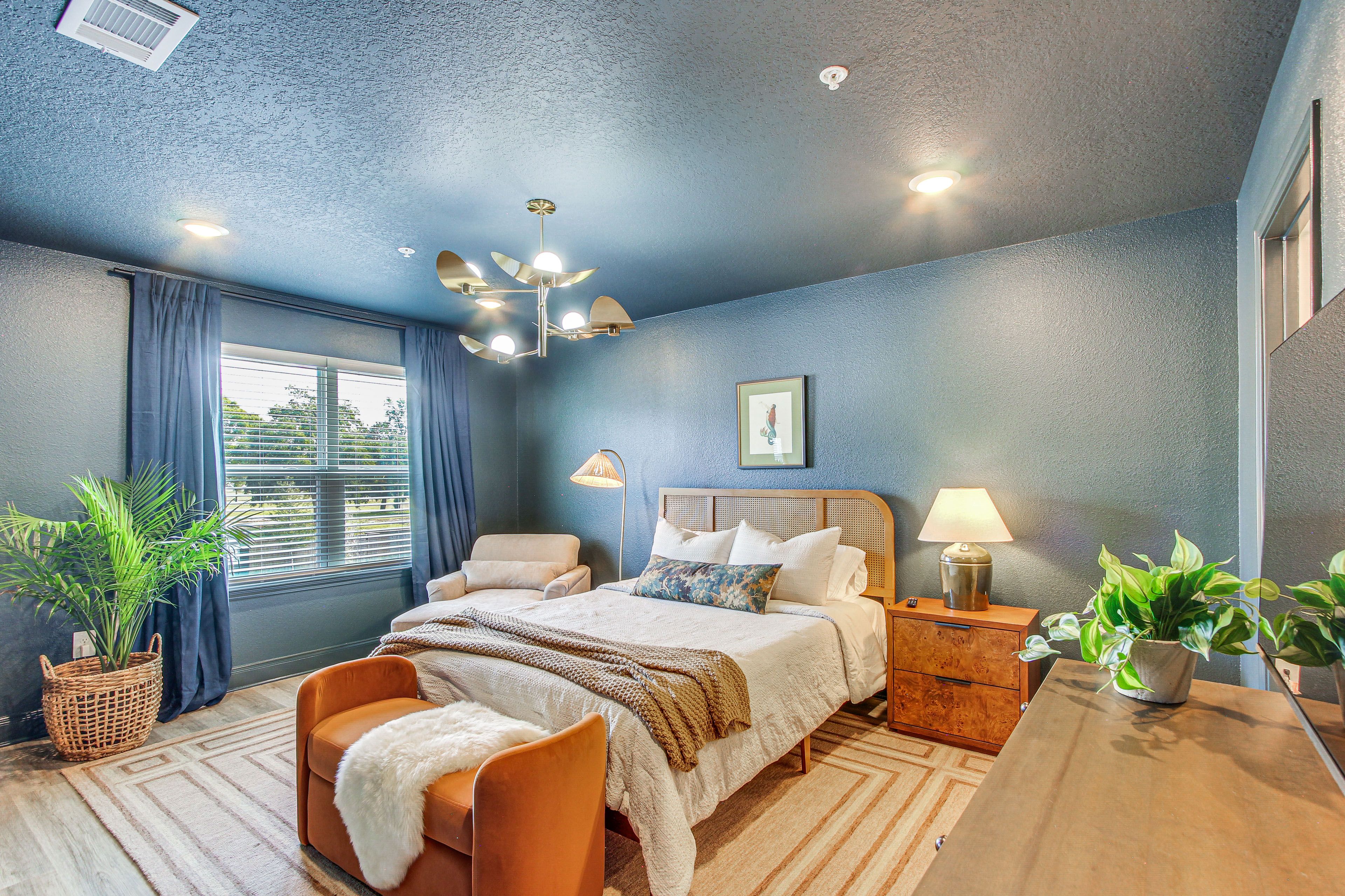 Bedroom 1 | Queen Bed | Linens | 2nd Floor